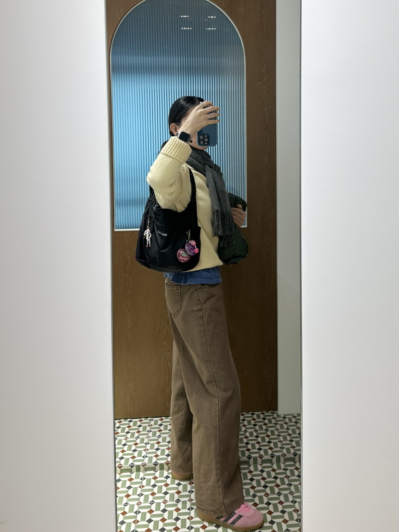 (W) Adidas Gazelle Indoor Bliss Pink, Montbell Pocketable Light Shoulder Bag Small Black 착용 스타일 - 2