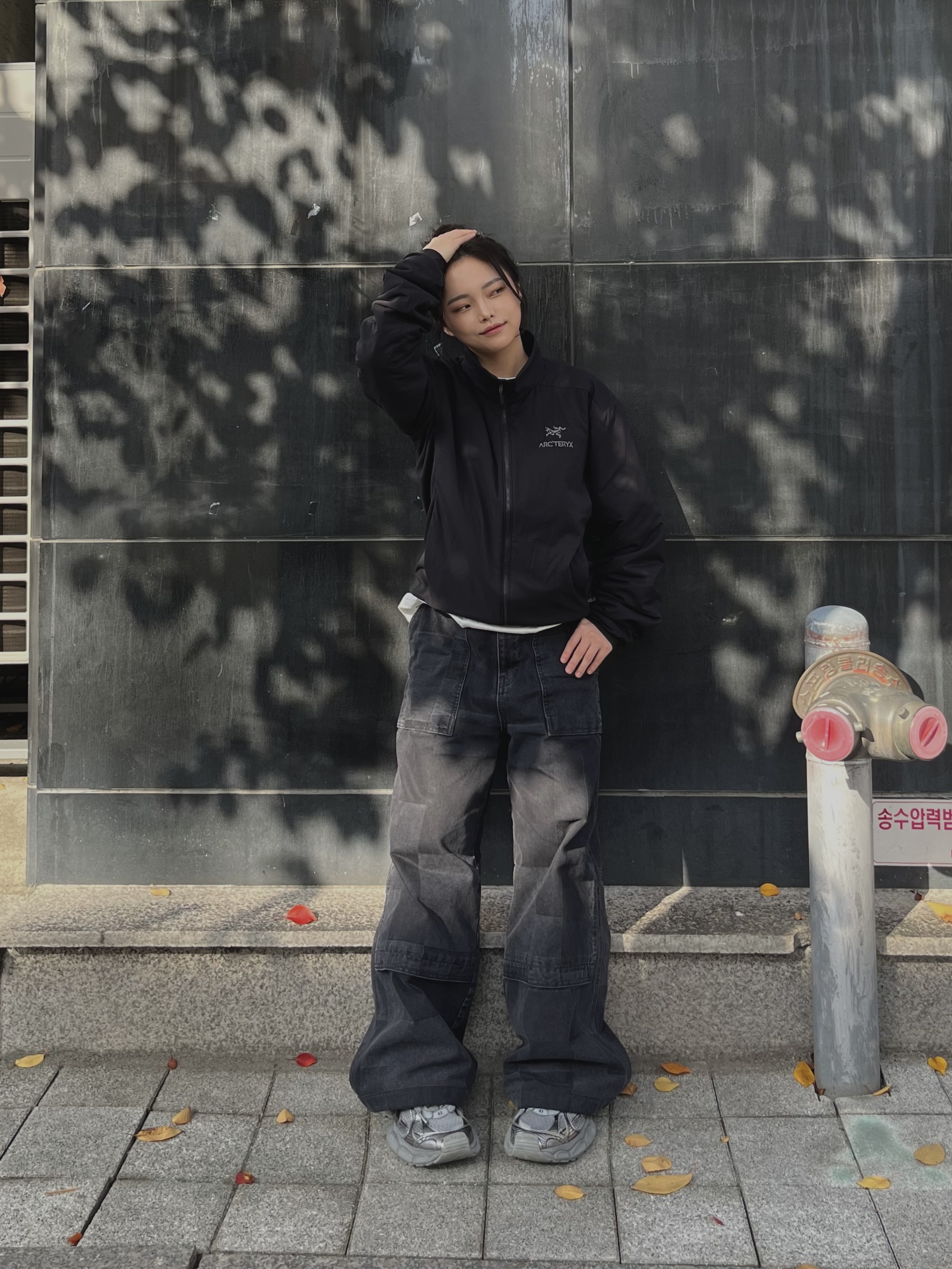 Arc'teryx Atom LT Jacket Black, Balenciaga 3XL Sneakers Grey Black 착용 스타일 - 6
