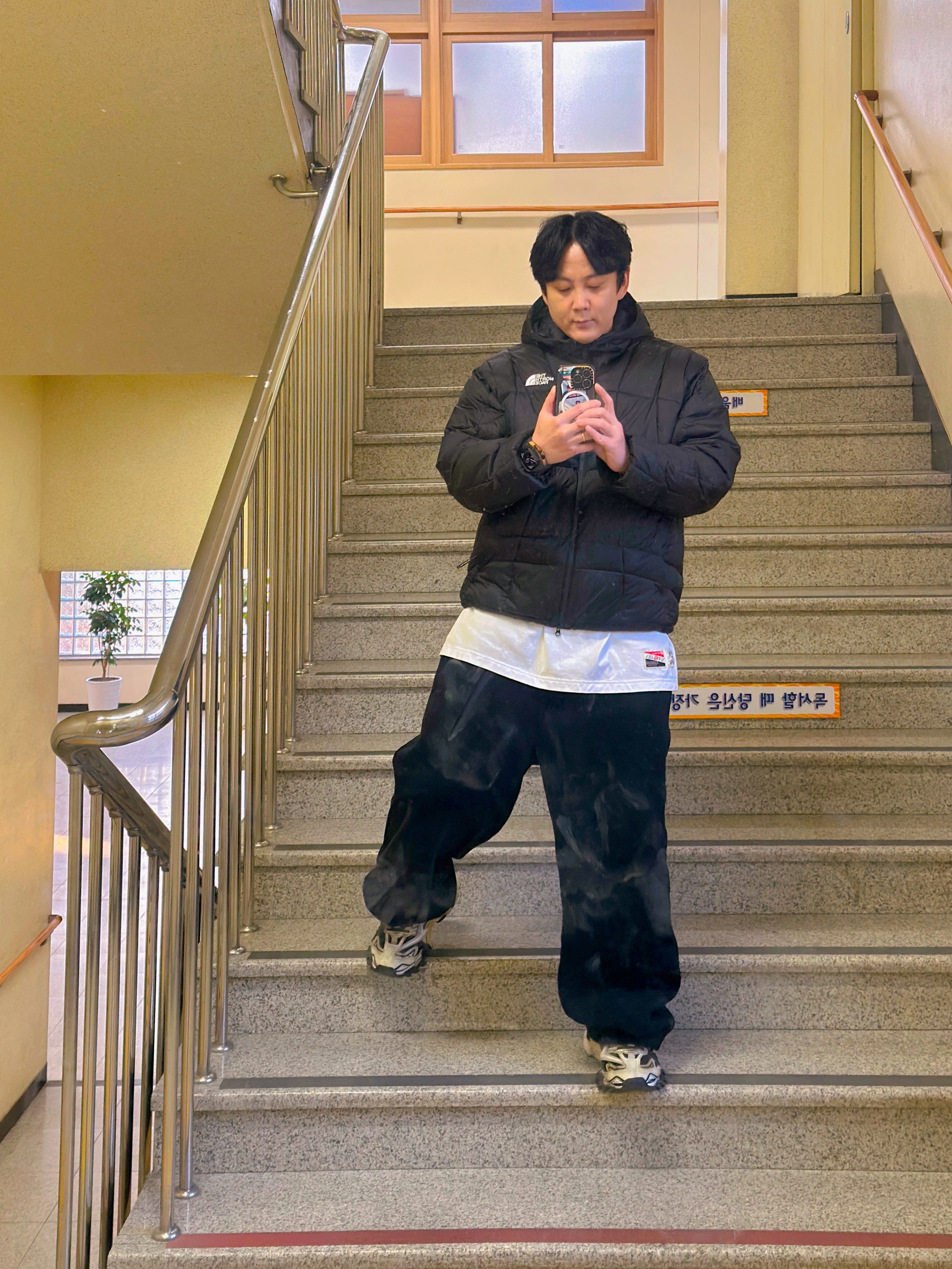 Uniqlo x Needles Fleece Wide Pants Black - KR, The North Face Wave LT On Jacket Real Black - 25FW 착용 스타일 - 2