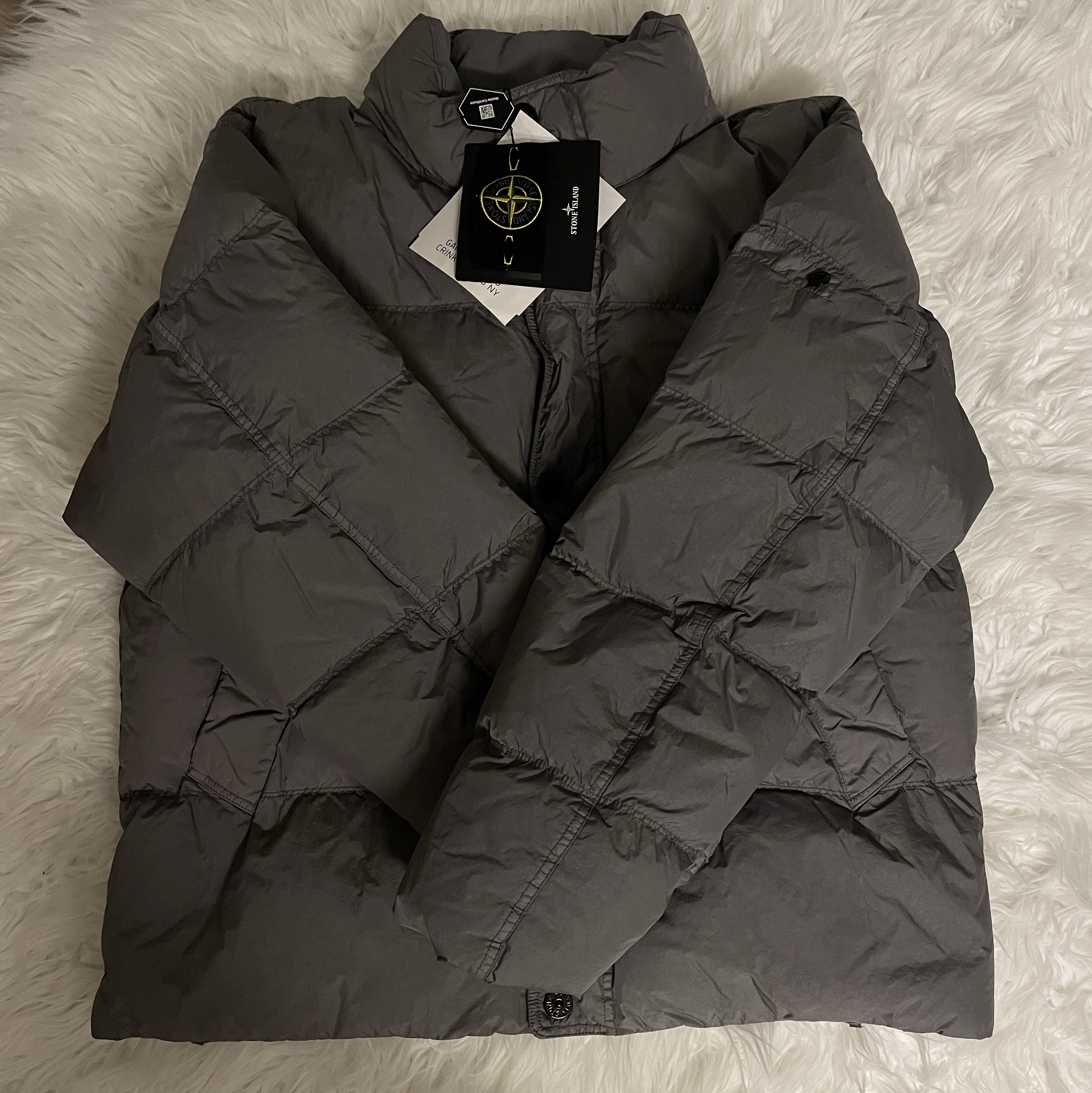 Stone Island 4100010 Crinkle Reps NY Recycled Nylon Down Jacket with Wind Resistant Cement - 25FW, Stone Island 40723 Crinkle Reps Hooded Down Jacket Black - 20FW 착용 스타일 - 1