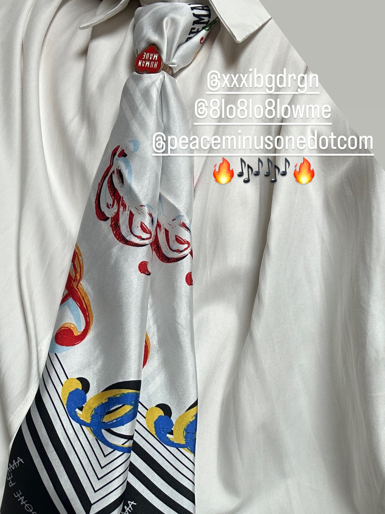 Peaceminusone x 2025 MAMA Awards Peacemamaone Scarf 착용 스타일