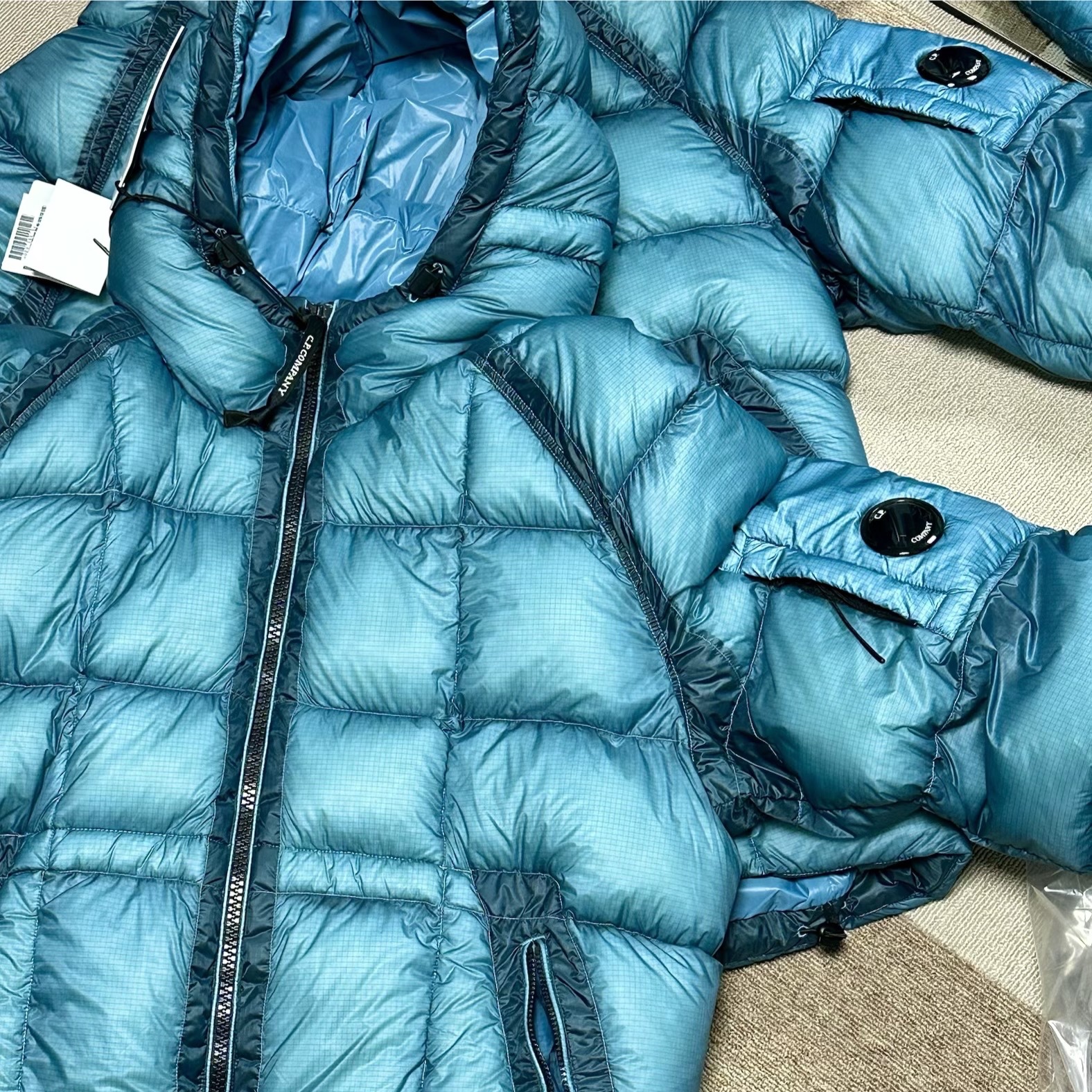 C.P. Company D.D. Shell Hooded Down Jacket Aegean Blue Light Blue - 25FW 착용 스타일