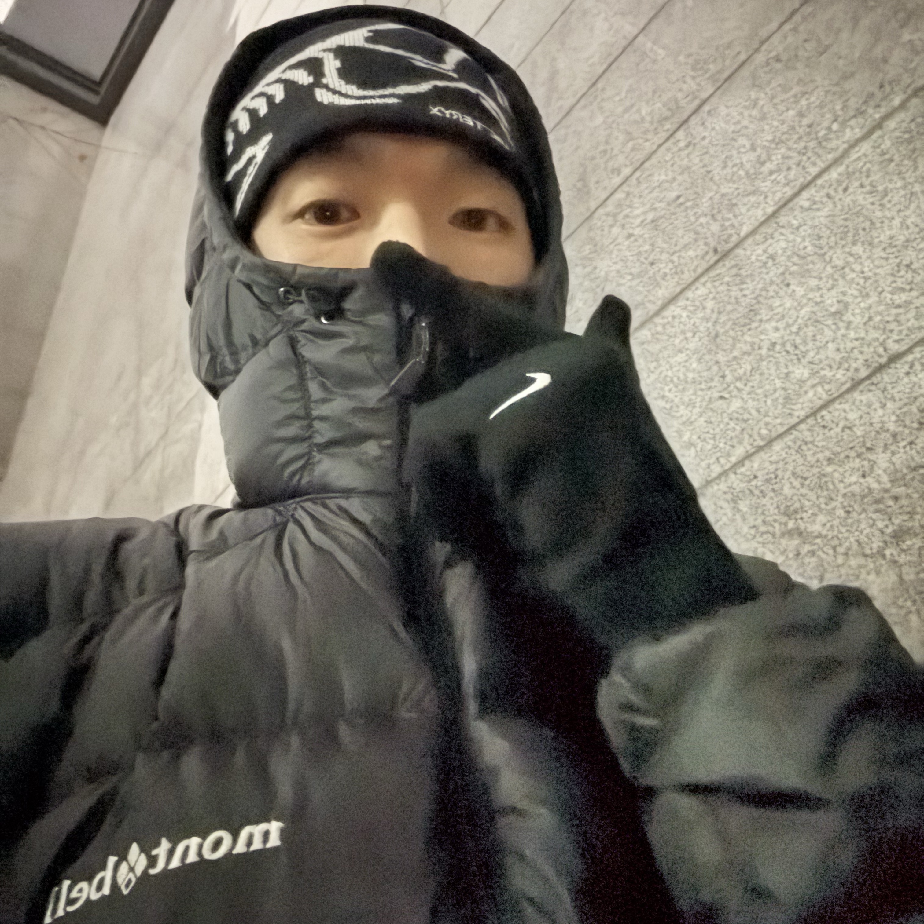 Nike Swoosh Knit Glove 2.0 Black 착용 스타일