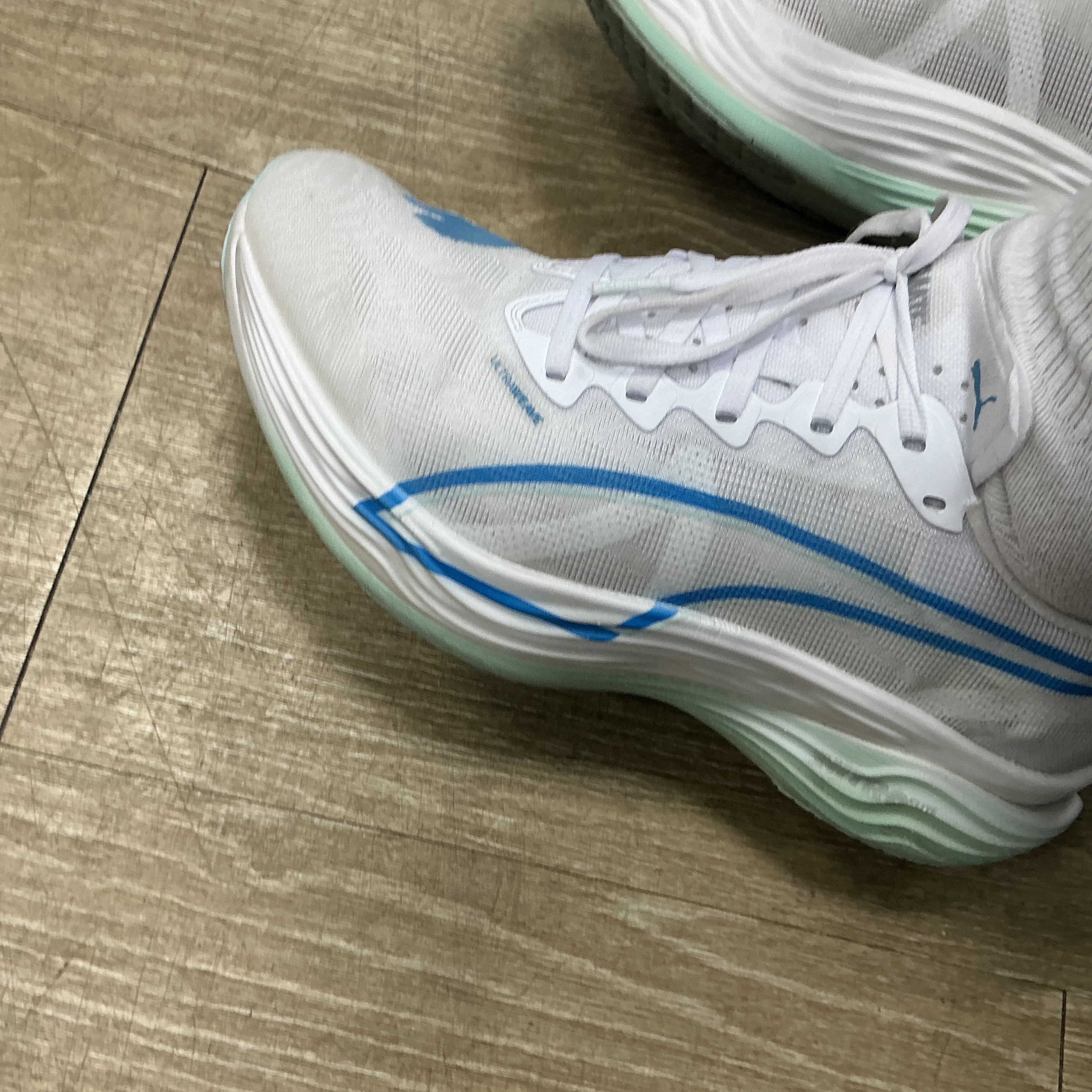 Puma Deviate Nitro Elite 3 White Speed Blue 착용 스타일