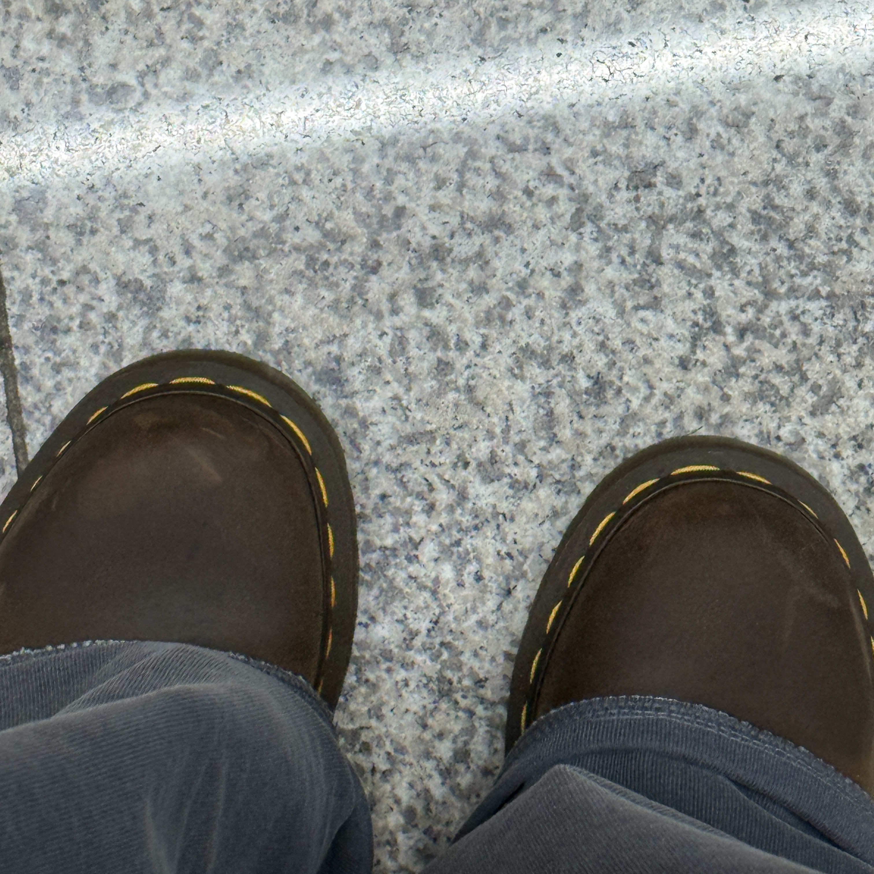 Dr. Martens 1461 Crazy Horse Dark Brown 착용 스타일 - 2