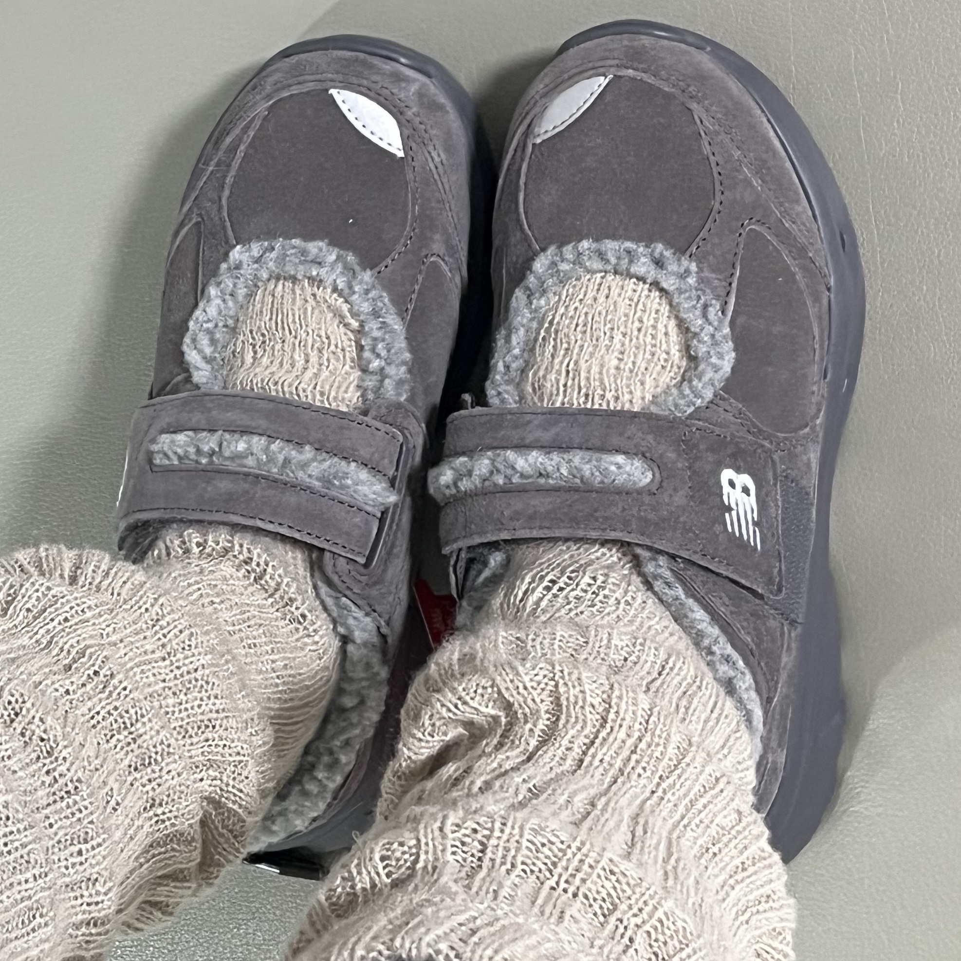 (W) New Balance Winter Breeze SD2205 Grey 착용 스타일 - 2