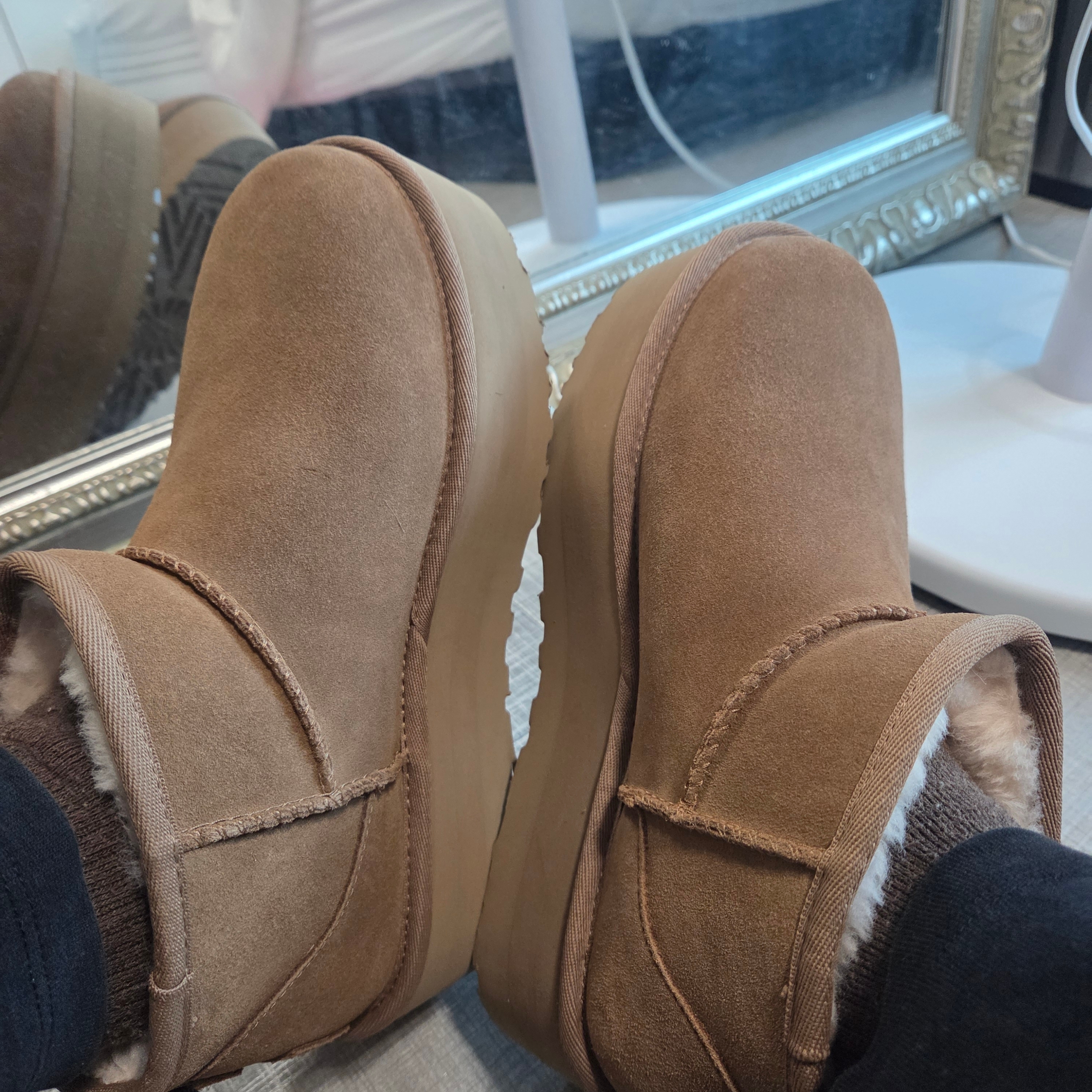 (W) UGG Classic Ultra Mini Platform Boots Chestnut 착용 스타일