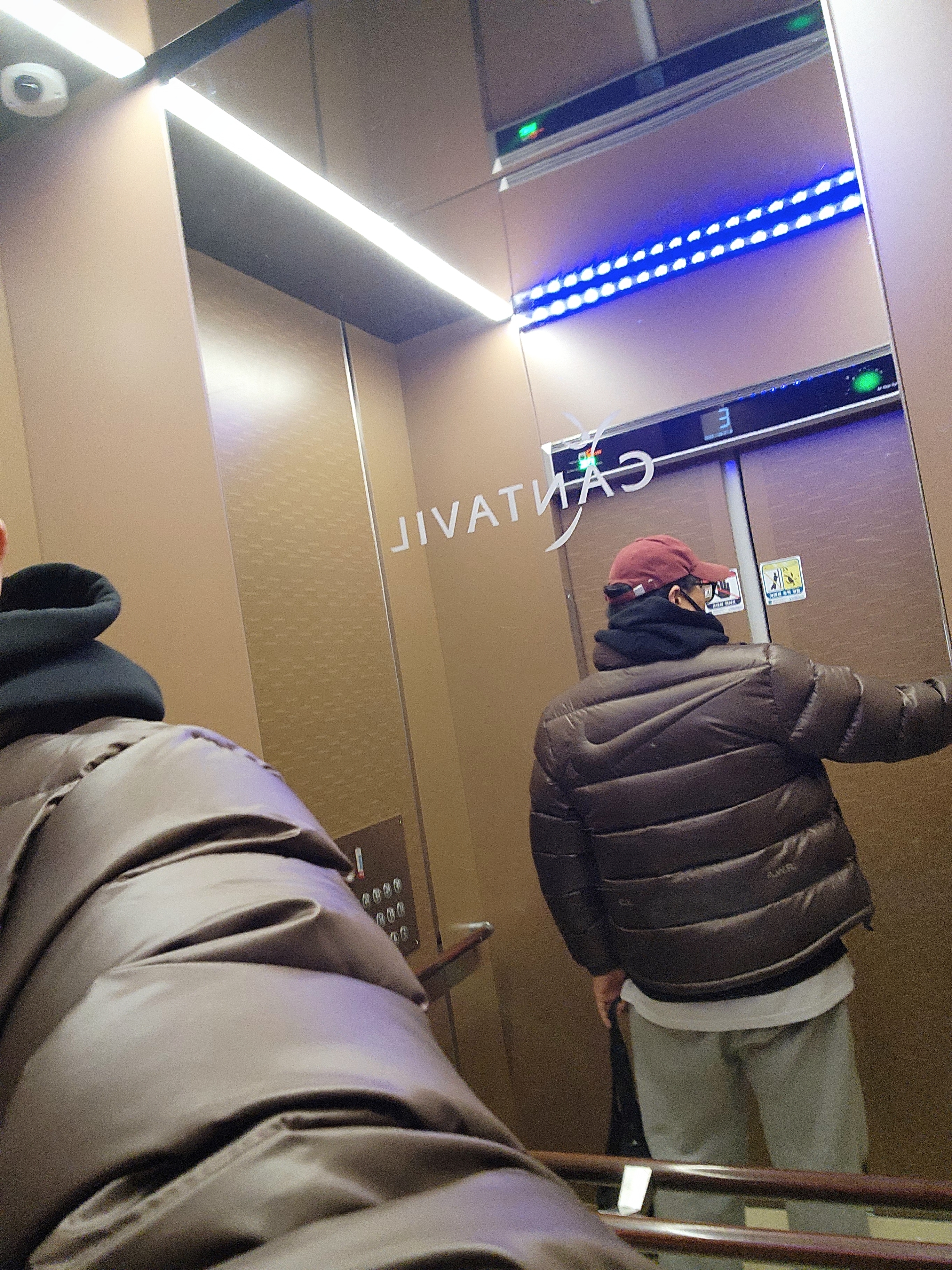 Nike x Drake Nocta Sunset Puffer Jacket Baroque Brown Olive Grey - Asia 착용 스타일