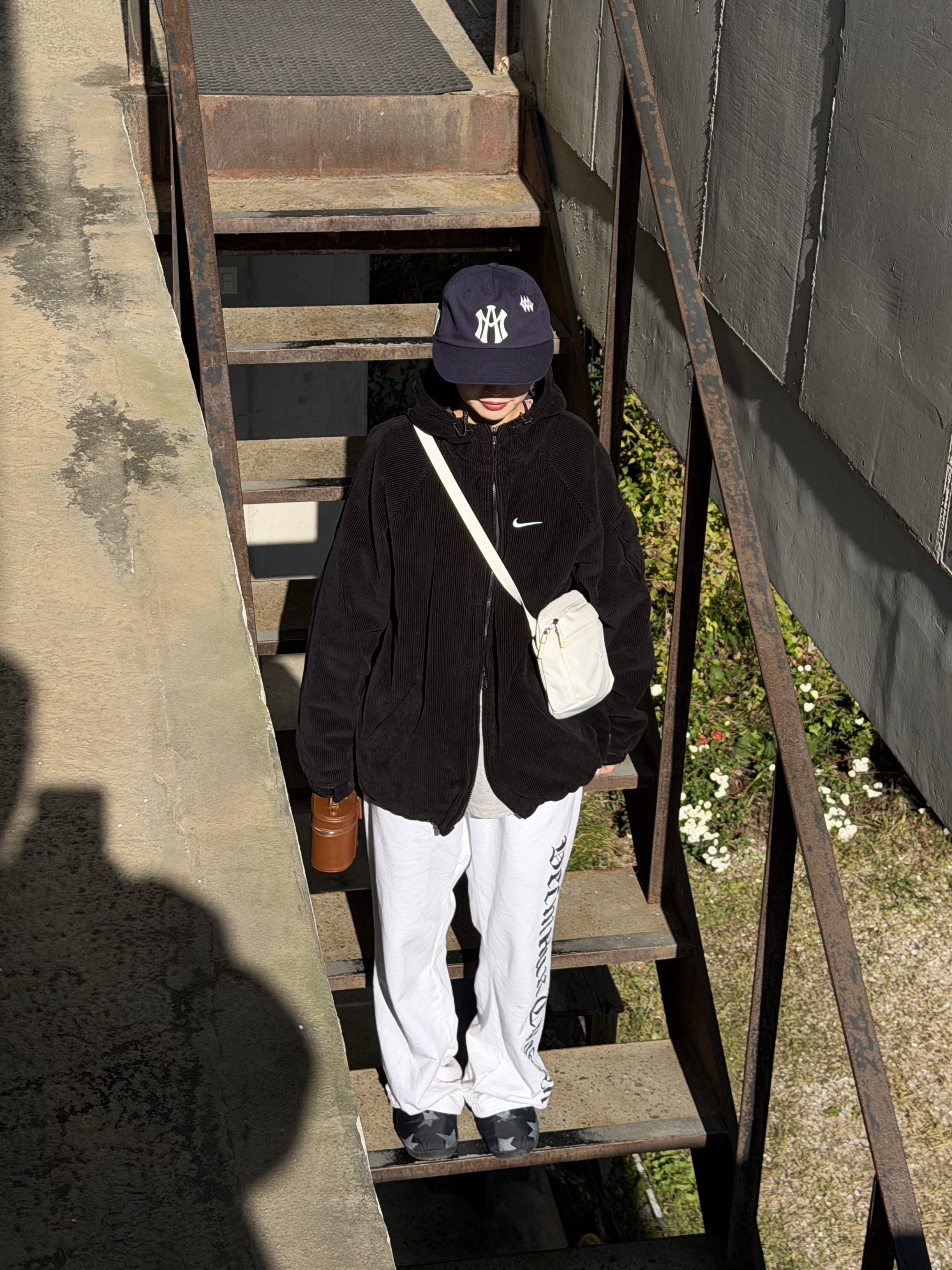 Supreme x Nike Arc Corduroy Hooded Jacket Black - 22SS, Arc'teryx Mantis 1 Waistpack Whiteout 착용 스타일 - 3