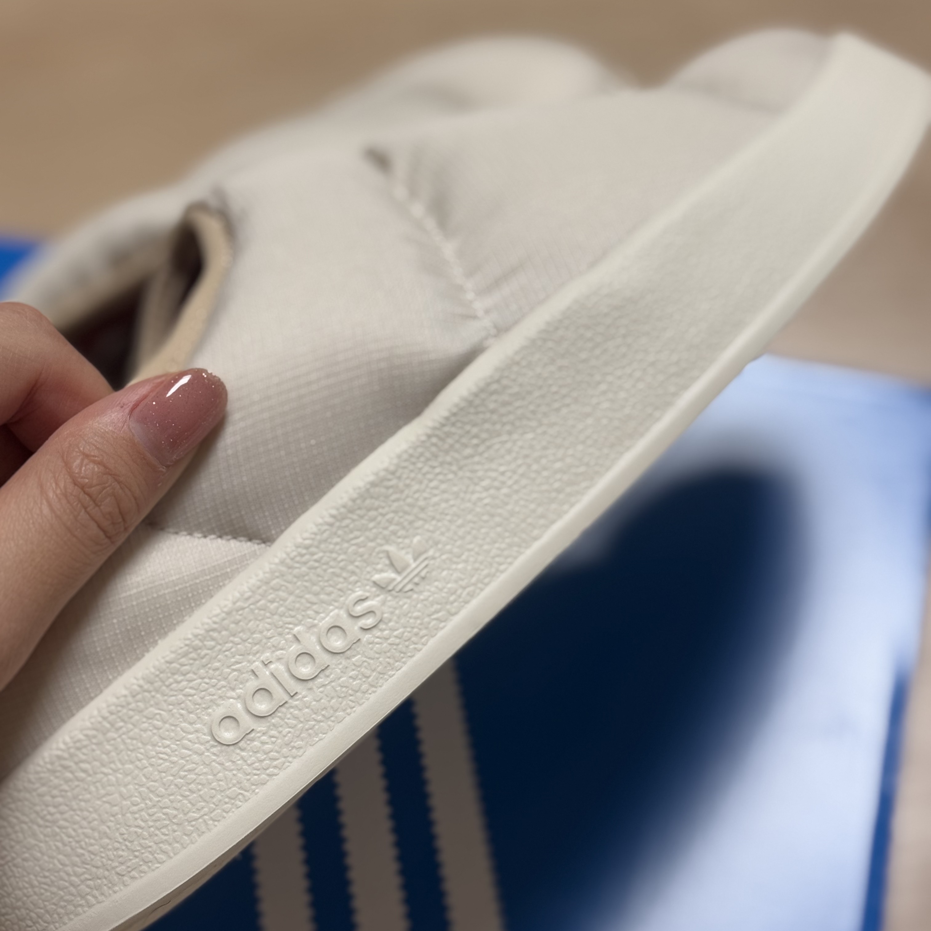 Adidas Puffylette Aluminum Off White 착용 스타일 - 3