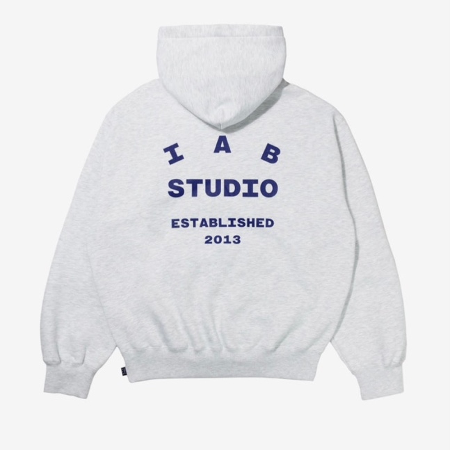 IAB Studio 25 Hoodie Light Gray Navy 착용 스타일 - 4