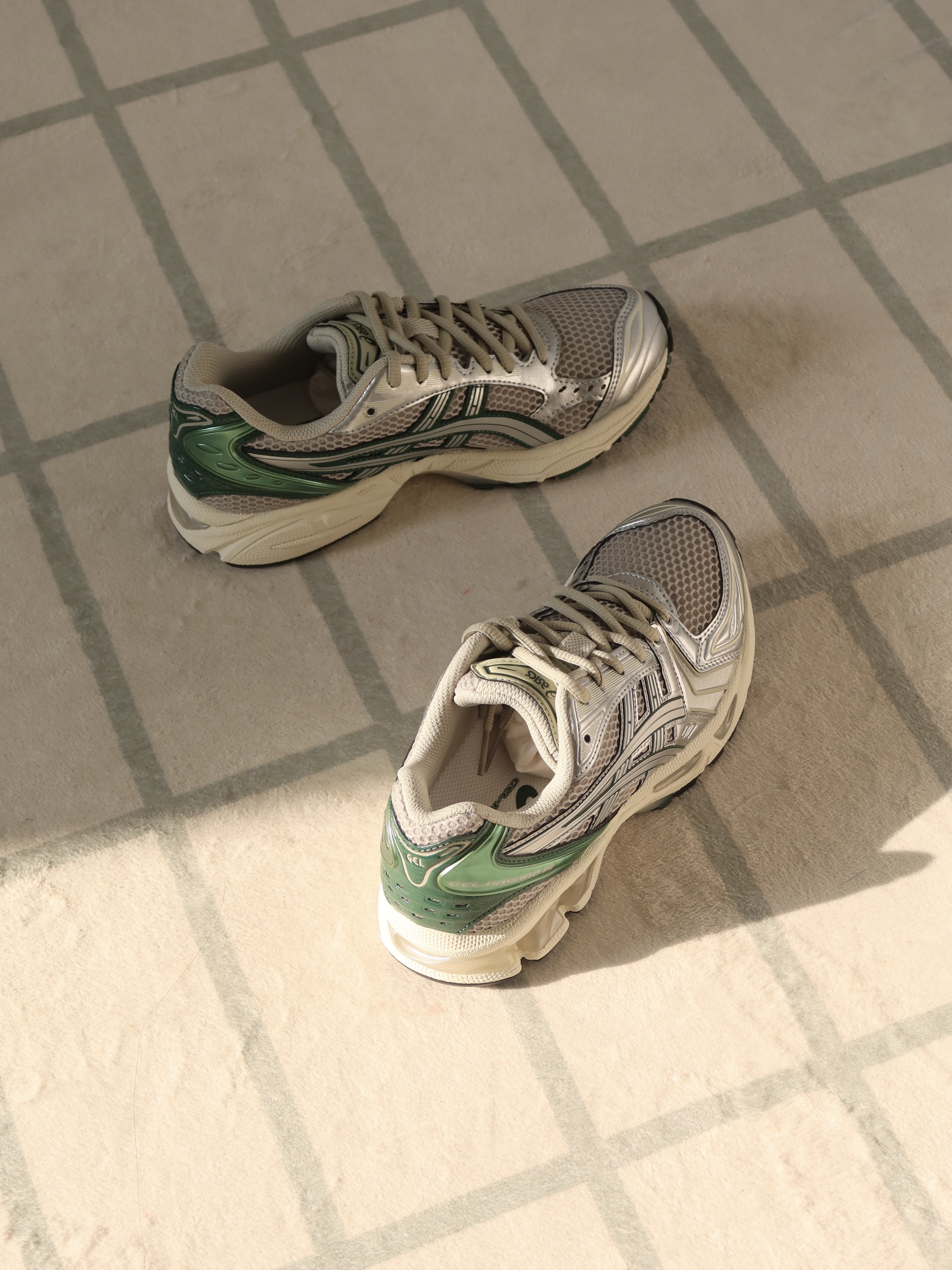 Asics Gel-Kayano 14 Dried Leaf Green Pure Silver 착용 스타일 - 9