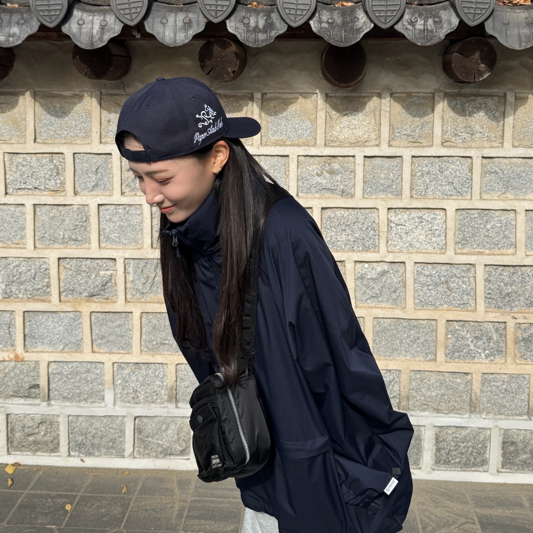 Porter Tanker Shoulder Bag S Black 착용 스타일 - 1
