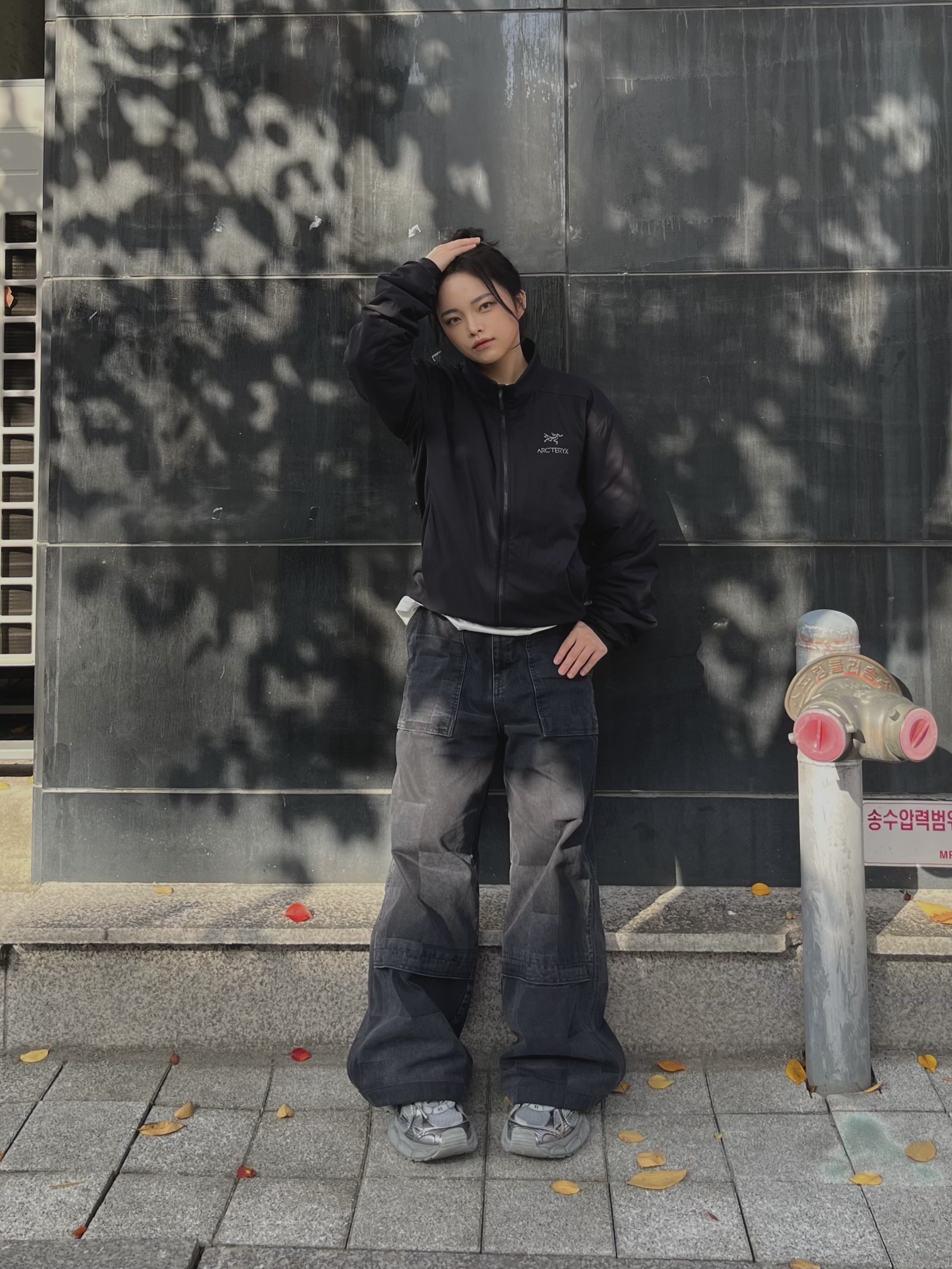Arc'teryx Atom LT Jacket Black, Balenciaga 3XL Sneakers Grey Black 착용 스타일 - 2