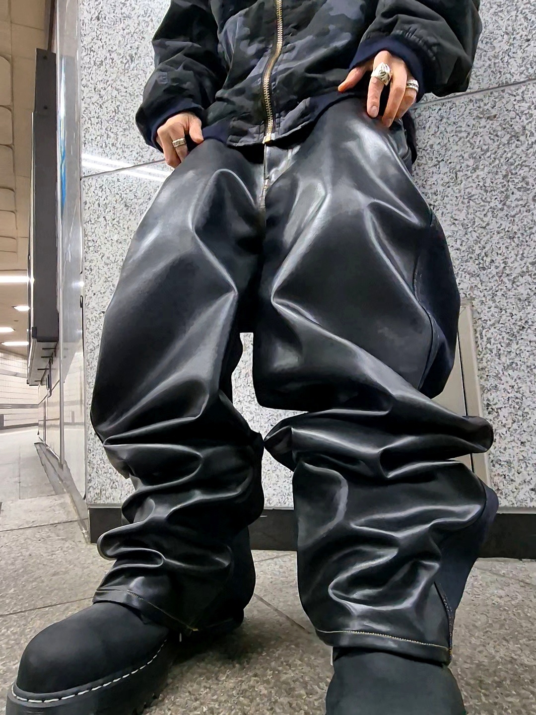emostanceclub Leather Panel Half and Half Denim Indigo, Dr. Martens x Rick Owens Quad Sole Steel Toe Boots Black 착용 스타일