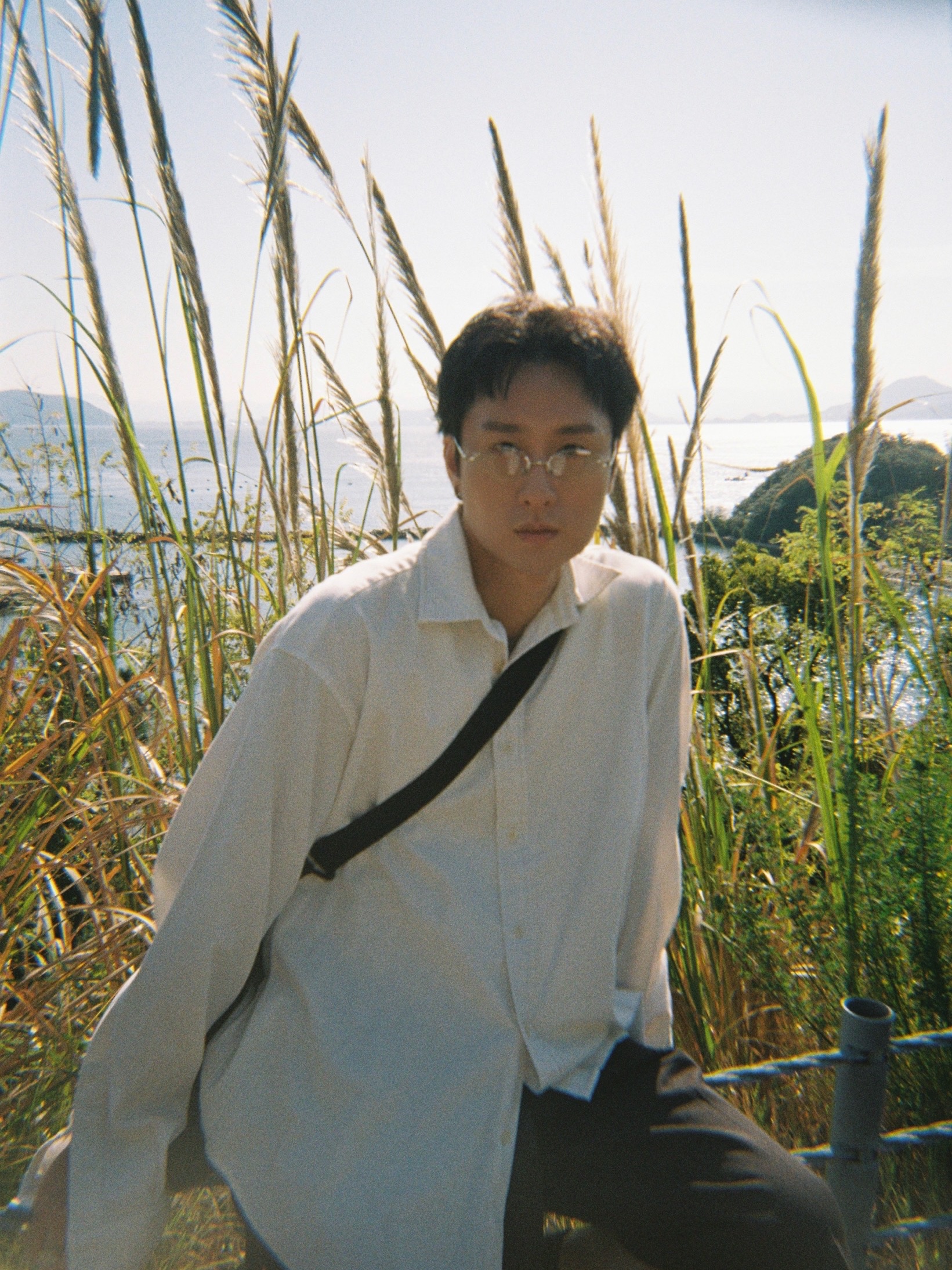 Uniqlo x Needles Fleece Oversized Cardigan Black - KR, THRASHER Flame Pocket Oxford Shirt Blue 착용 스타일 - 4