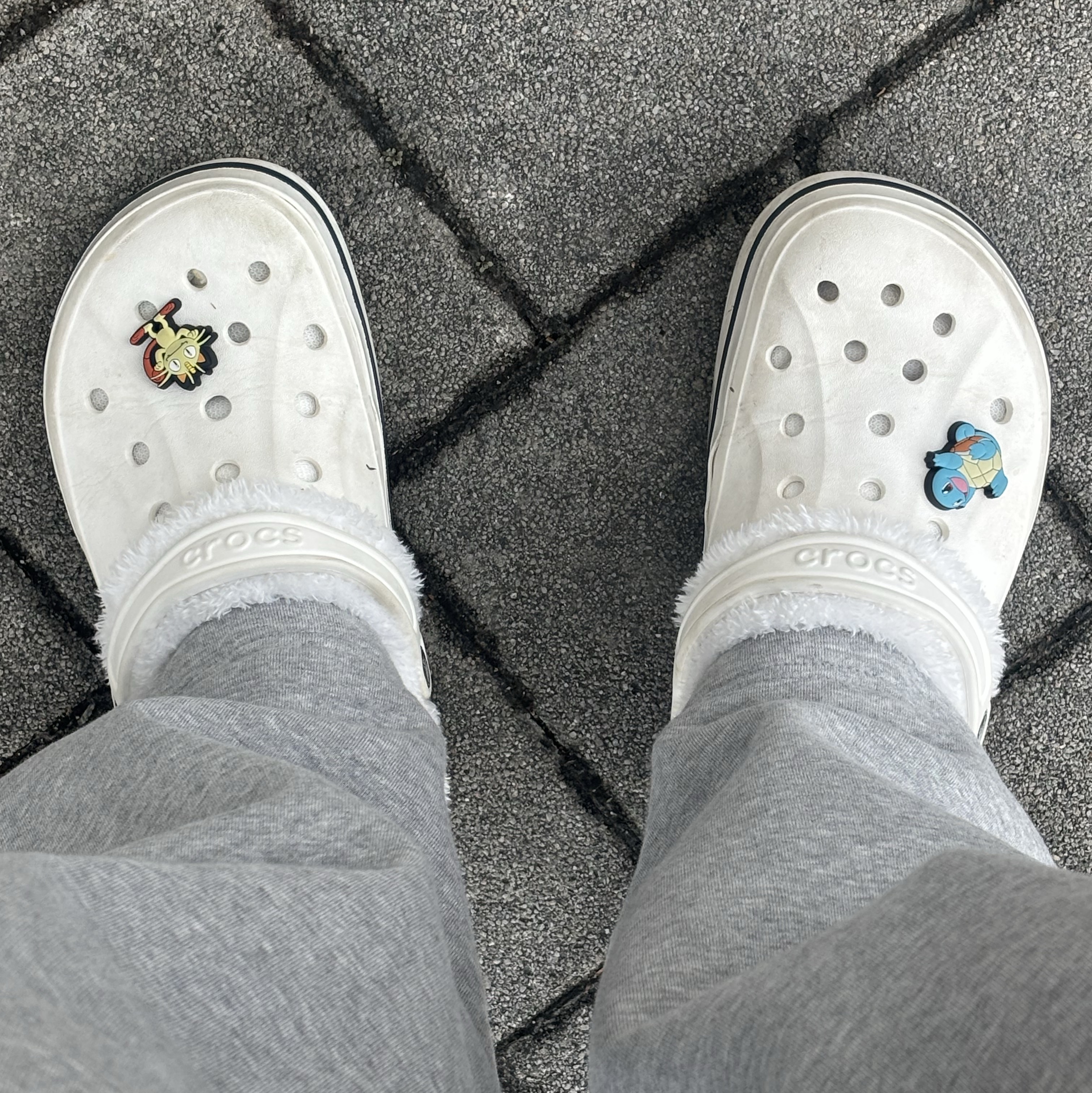Crocs Bayaband Clog White Navy 착용 스타일 - 2