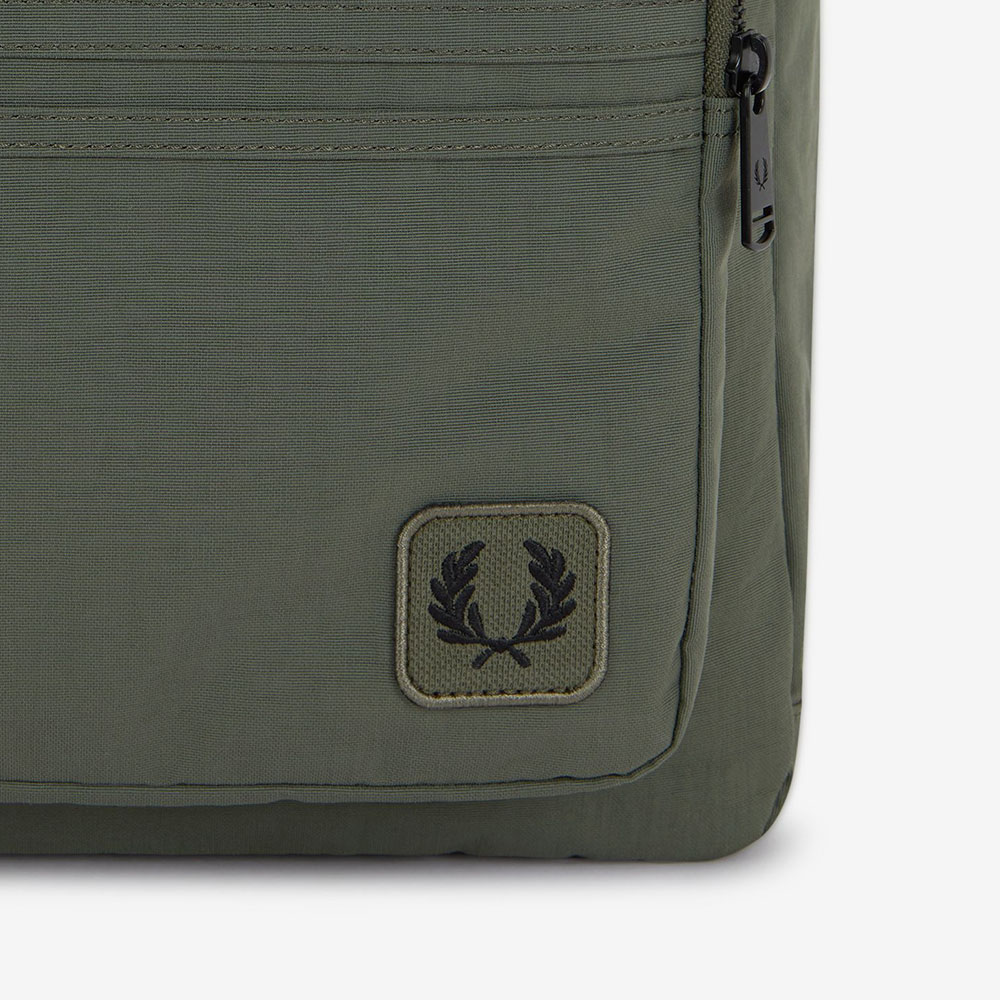 프레드 페리 나일론 뱃지 백팩 로렐리스 그린(Fred Perry Nylon Badge Backpack Laurel Wreath Green) - 5
