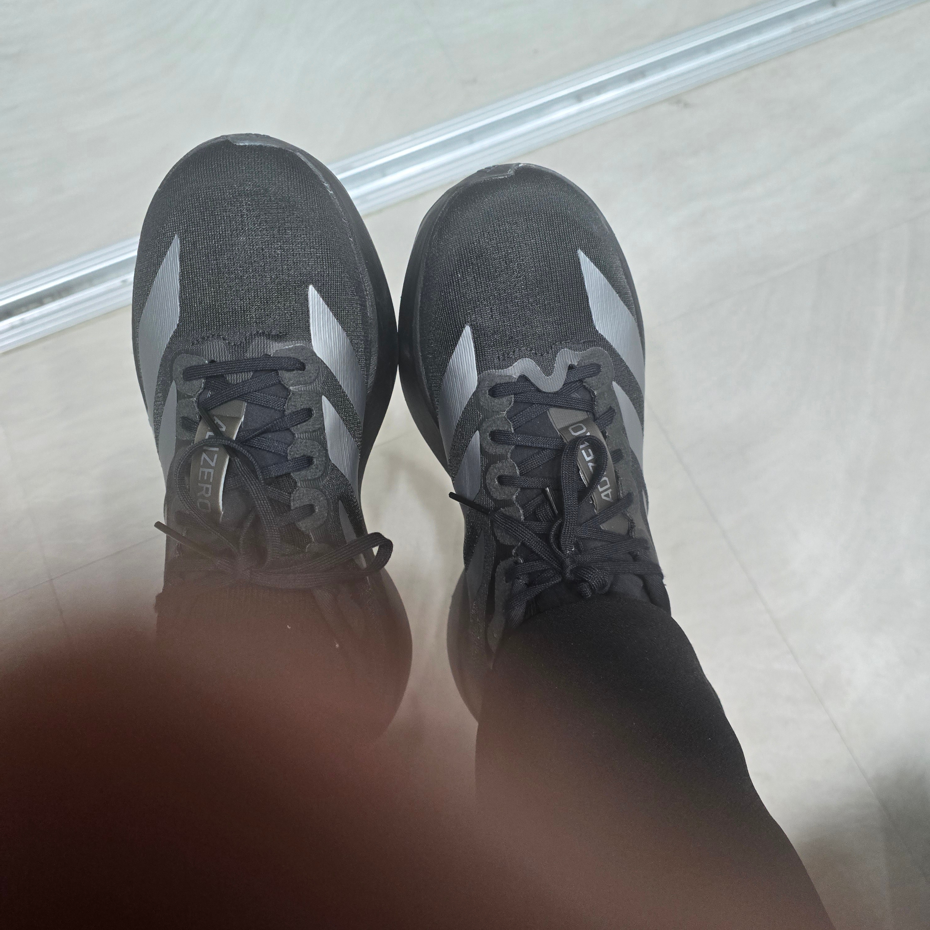 (W) Adidas Adizero EVO SL Core Black Iron Metallic 착용 스타일