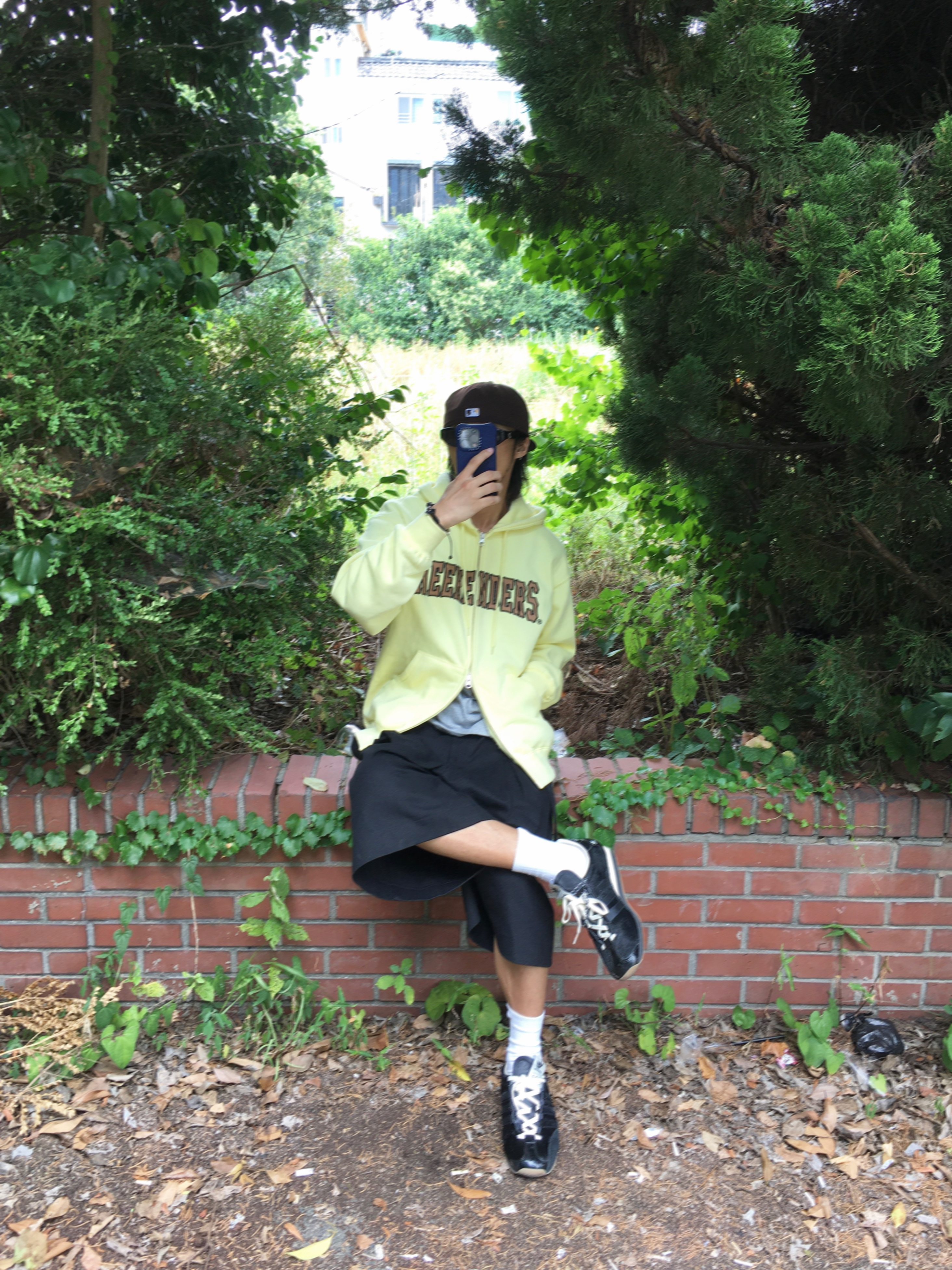 New Era MLB Authentic San Diego Padres Game Brown, Adidas x Song for the Mute Country OG Core Black Cream White 착용 스타일 - 3