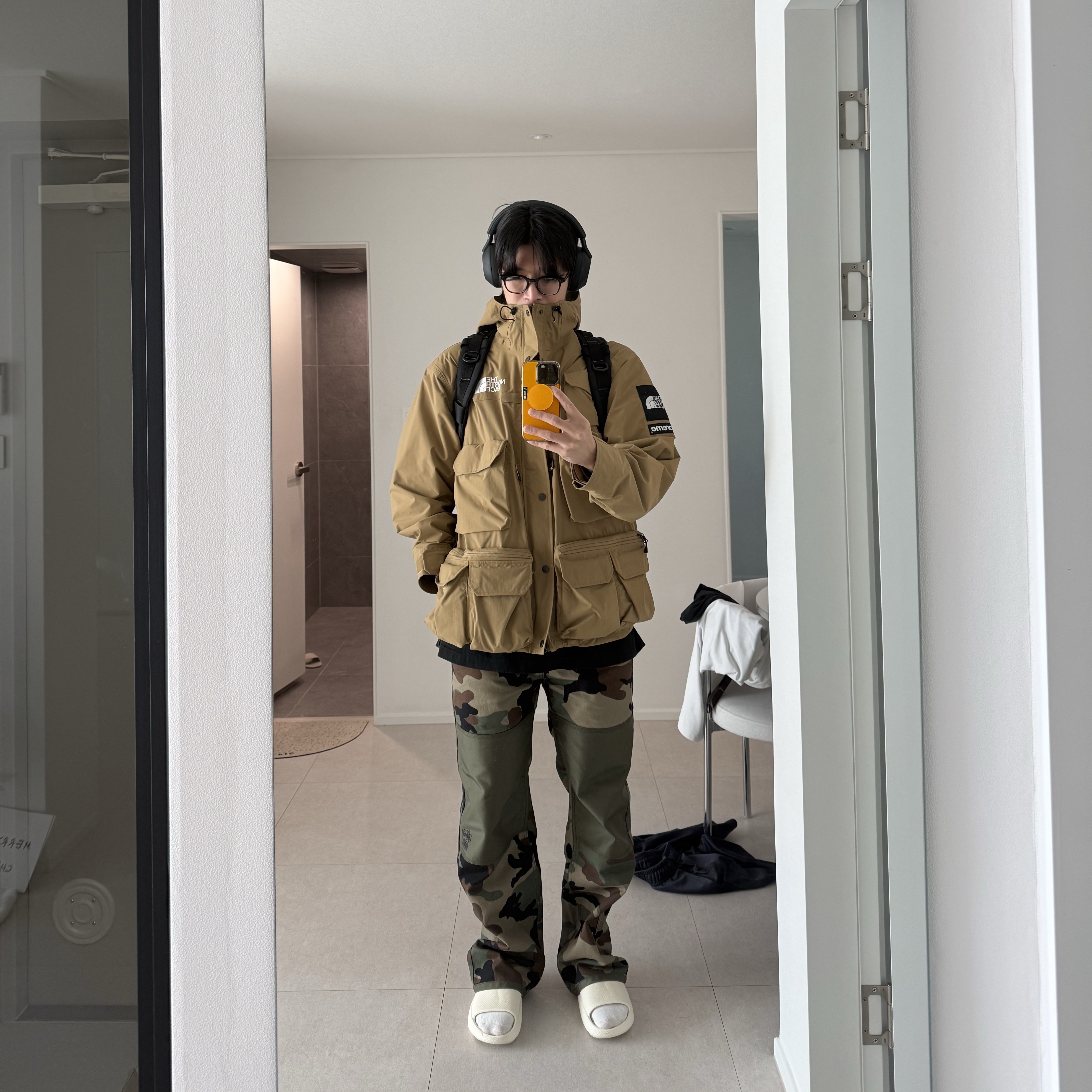 Stussy Utility Pants Woodland Camo, Supreme x The North Face Cargo Jacket Gold - 20SS 착용 스타일 - 1