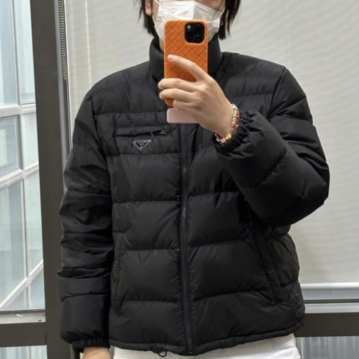 Prada Re-Nylon Down Jacket Black 착용 스타일 - 1