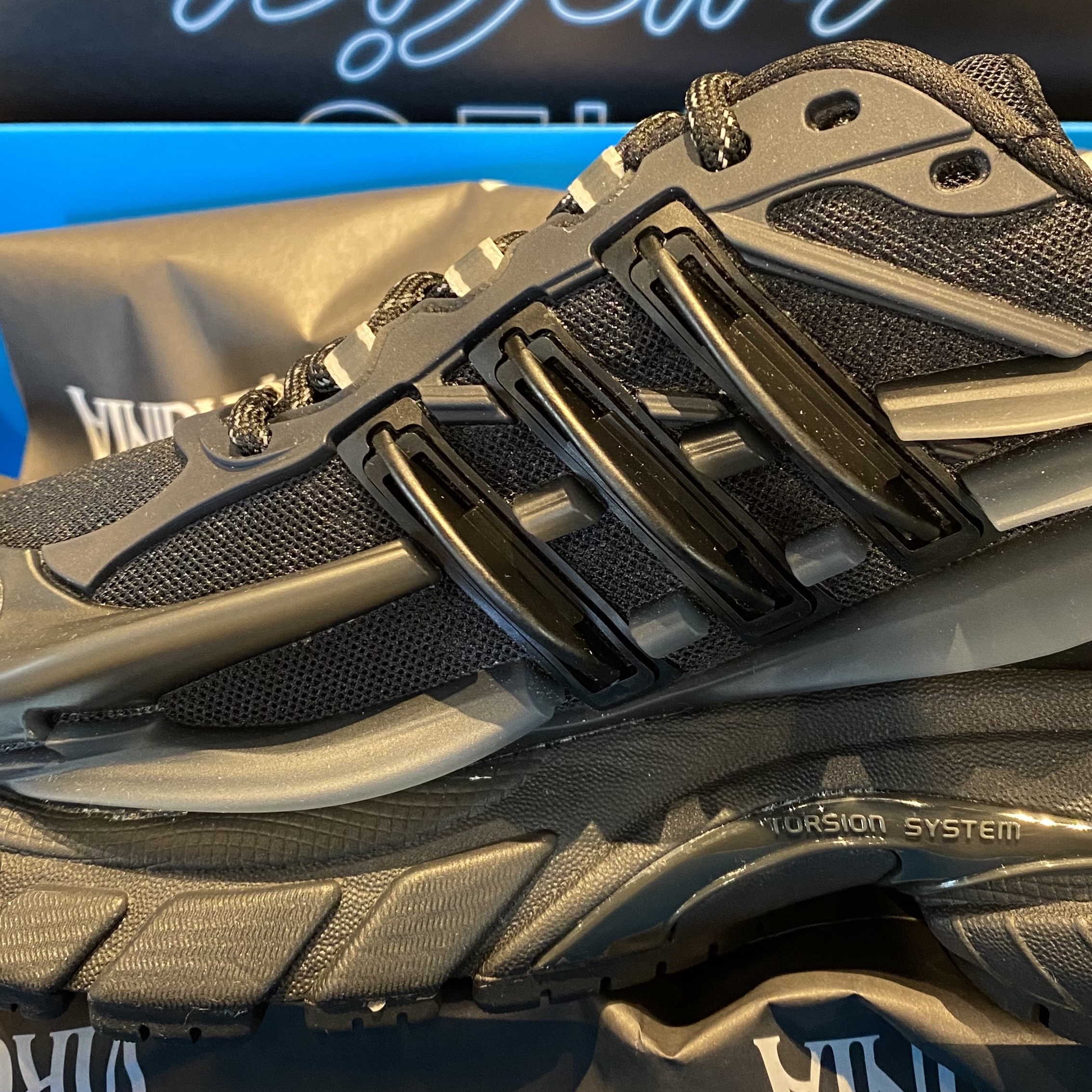 Adidas x Pharrell Williams Virginia Adistar Jellyfish Triple Black 착용 스타일