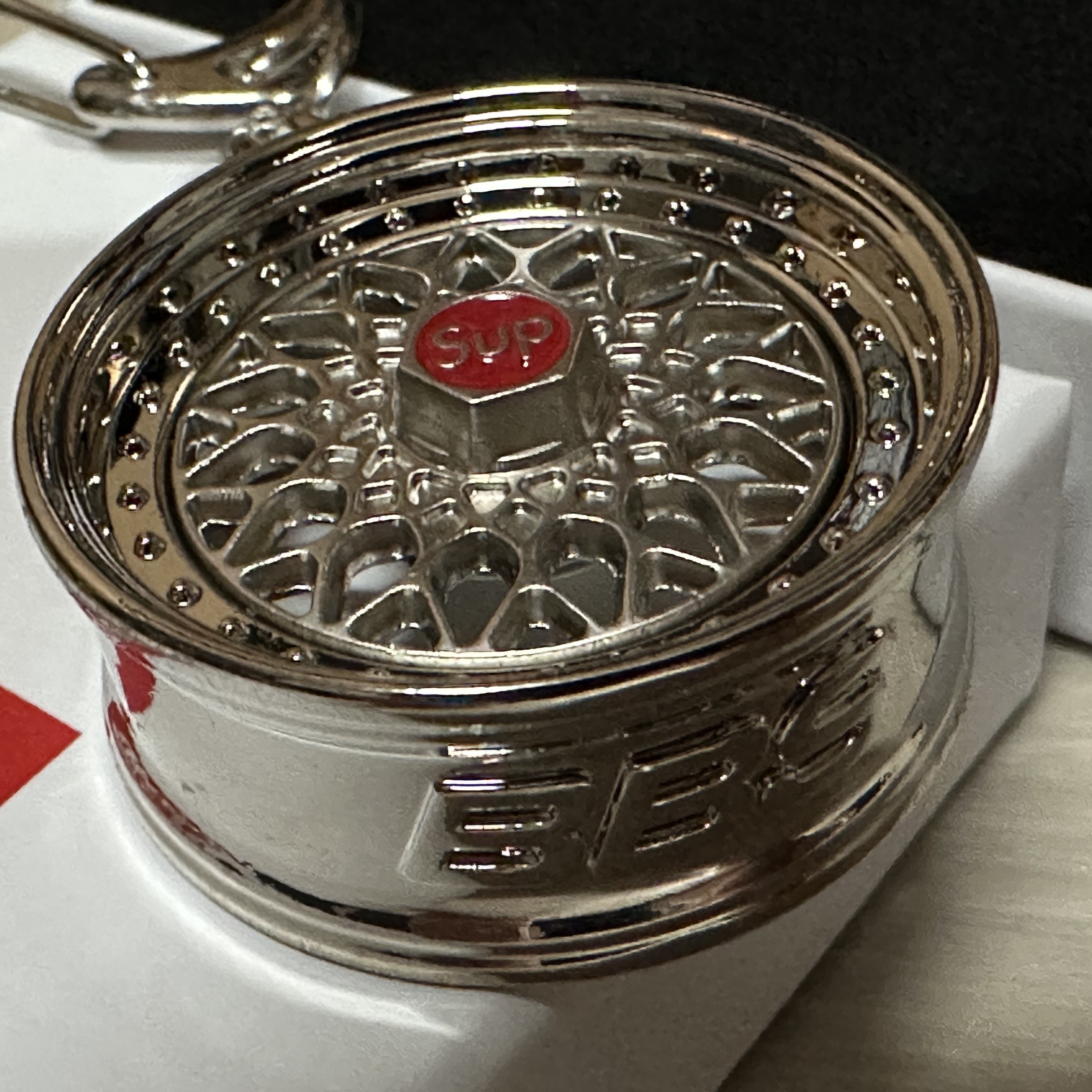 Supreme x BBS RS Rim Keychain Chrome - 25FW 착용 스타일 - 3