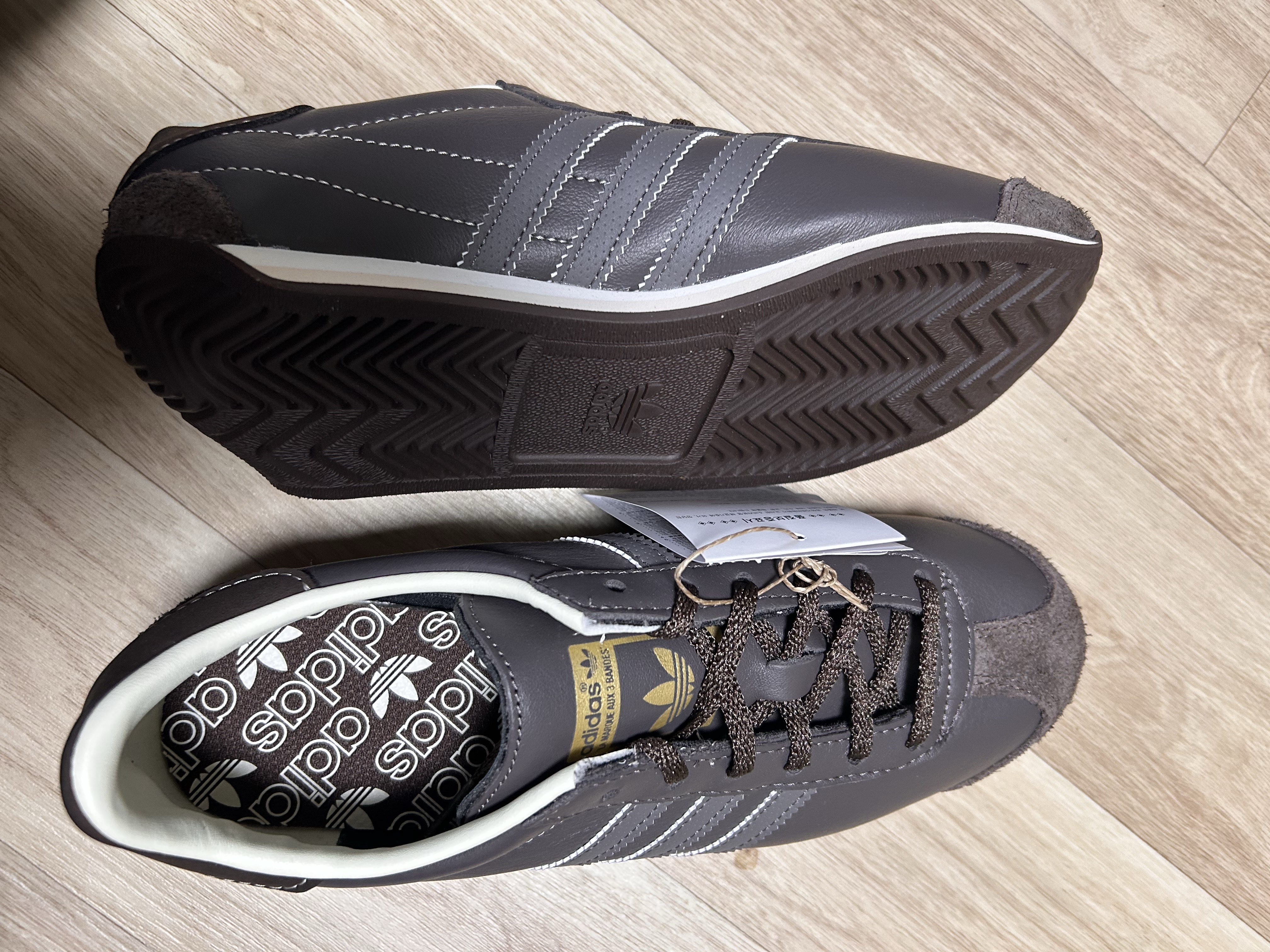 Adidas Country OG Charcoal Brown 착용 스타일