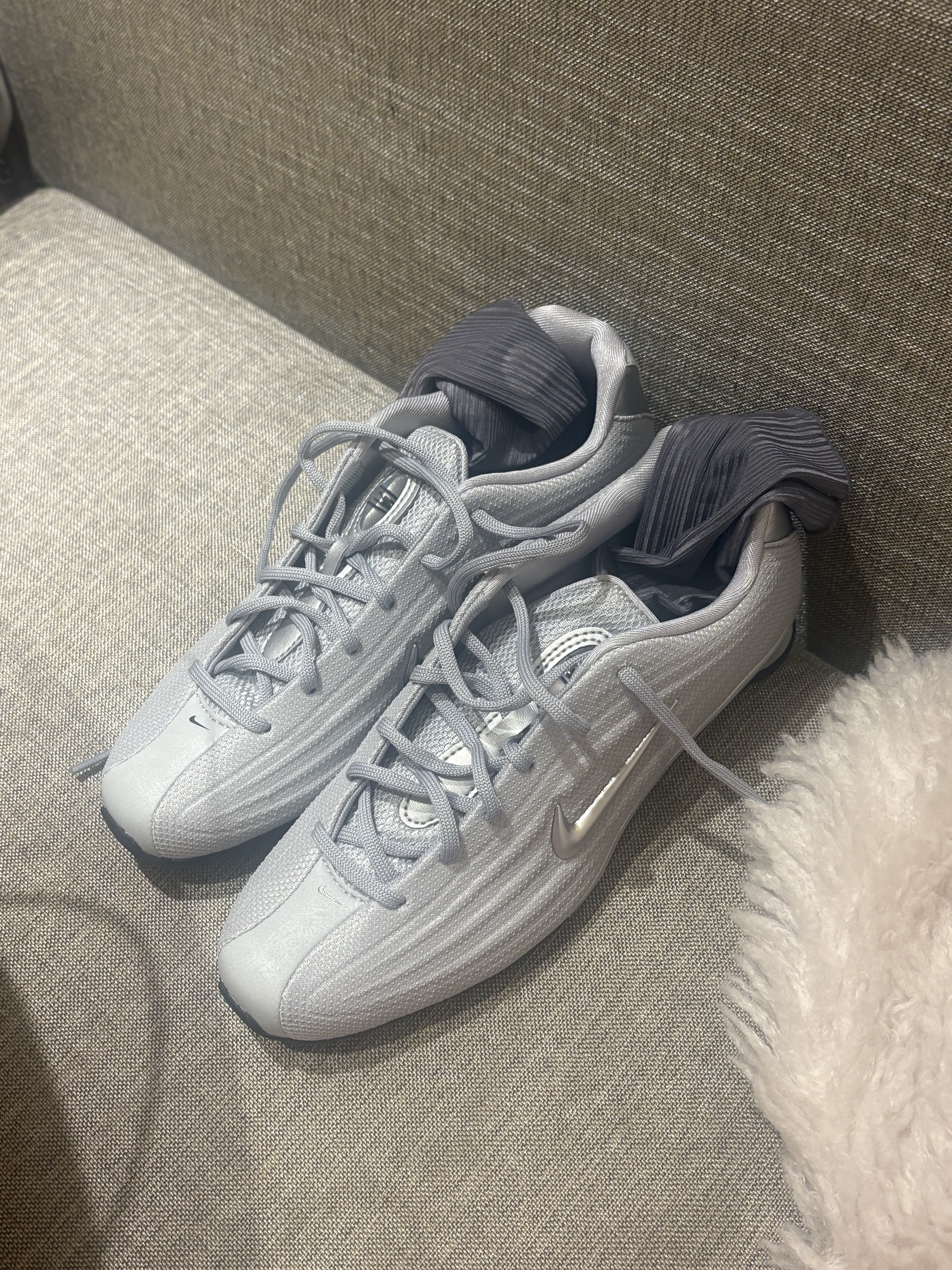 (W) Nike Shox Z Metallic Silver 착용 스타일 - 1