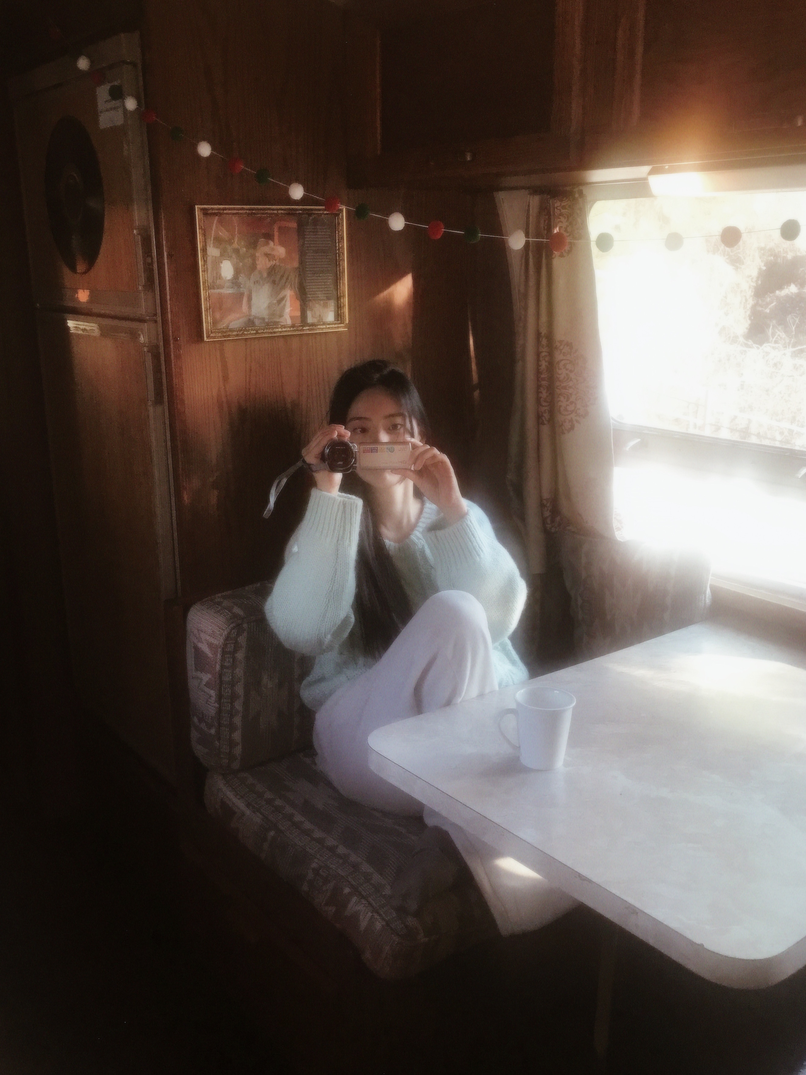 (W) UGG Disquette Slipper Chestnut, (W) UGG Classic Ultra Mini Platform Boots Chestnut 착용 스타일 - 2