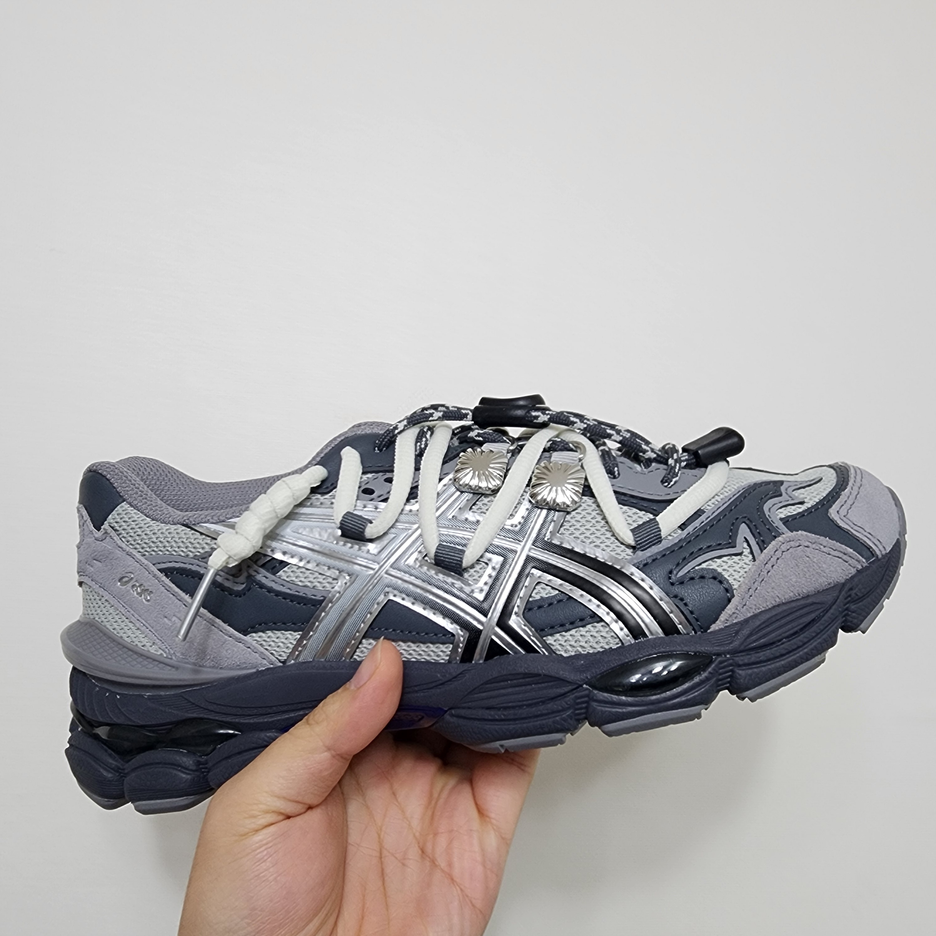 Asics x Toga Gel-Cumulus 16 TG Grey Black Pure Silver 착용 스타일
