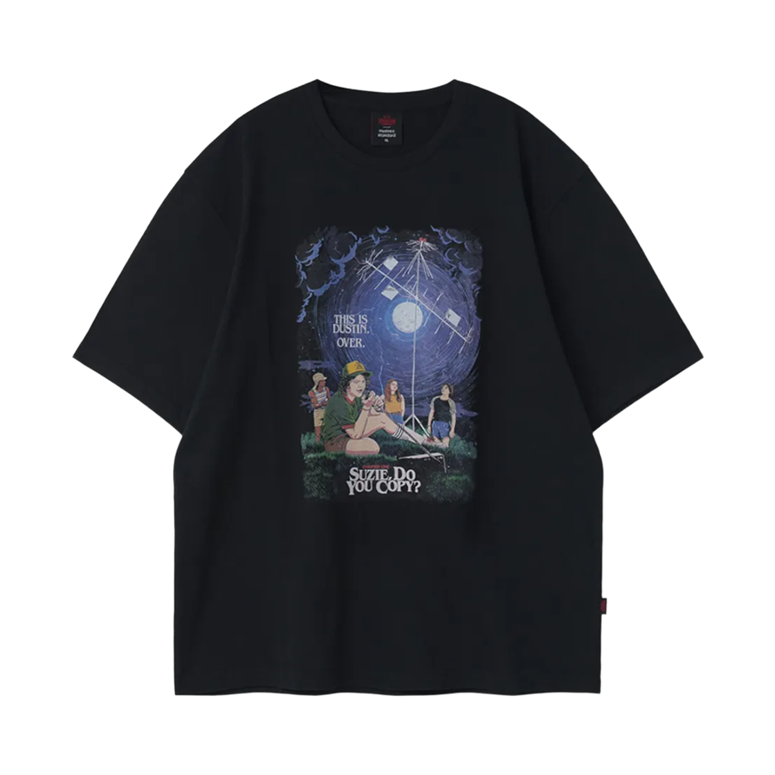 무신사 스탠다드 x 기묘한 이야기 디스 이즈 더스틴 오버 티셔츠 블랙(Musinsa Standard x Stranger Things This is Dustin Over T-Shirt Black)
