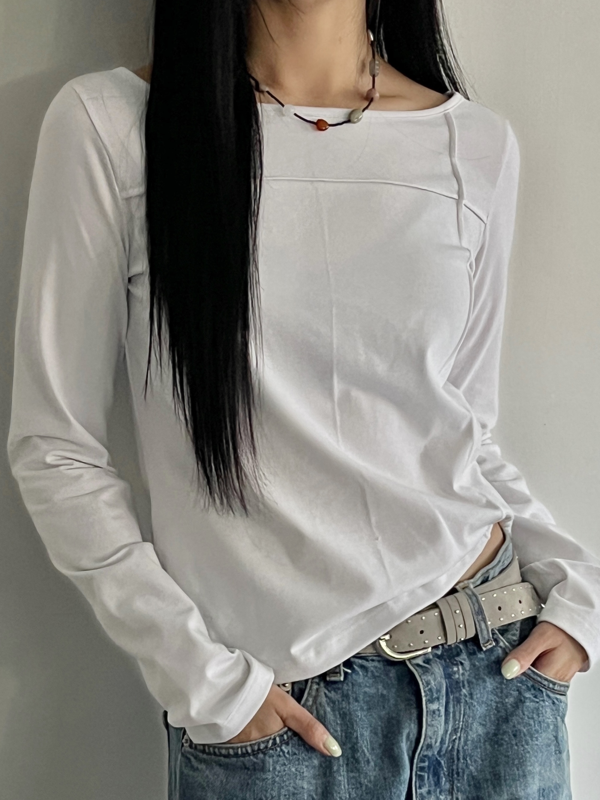 Riomeu Cross Pin Tuck Boat Neck Long Sleeve White, Riomeu Solar Sistema Necklace 착용 스타일 - 1
