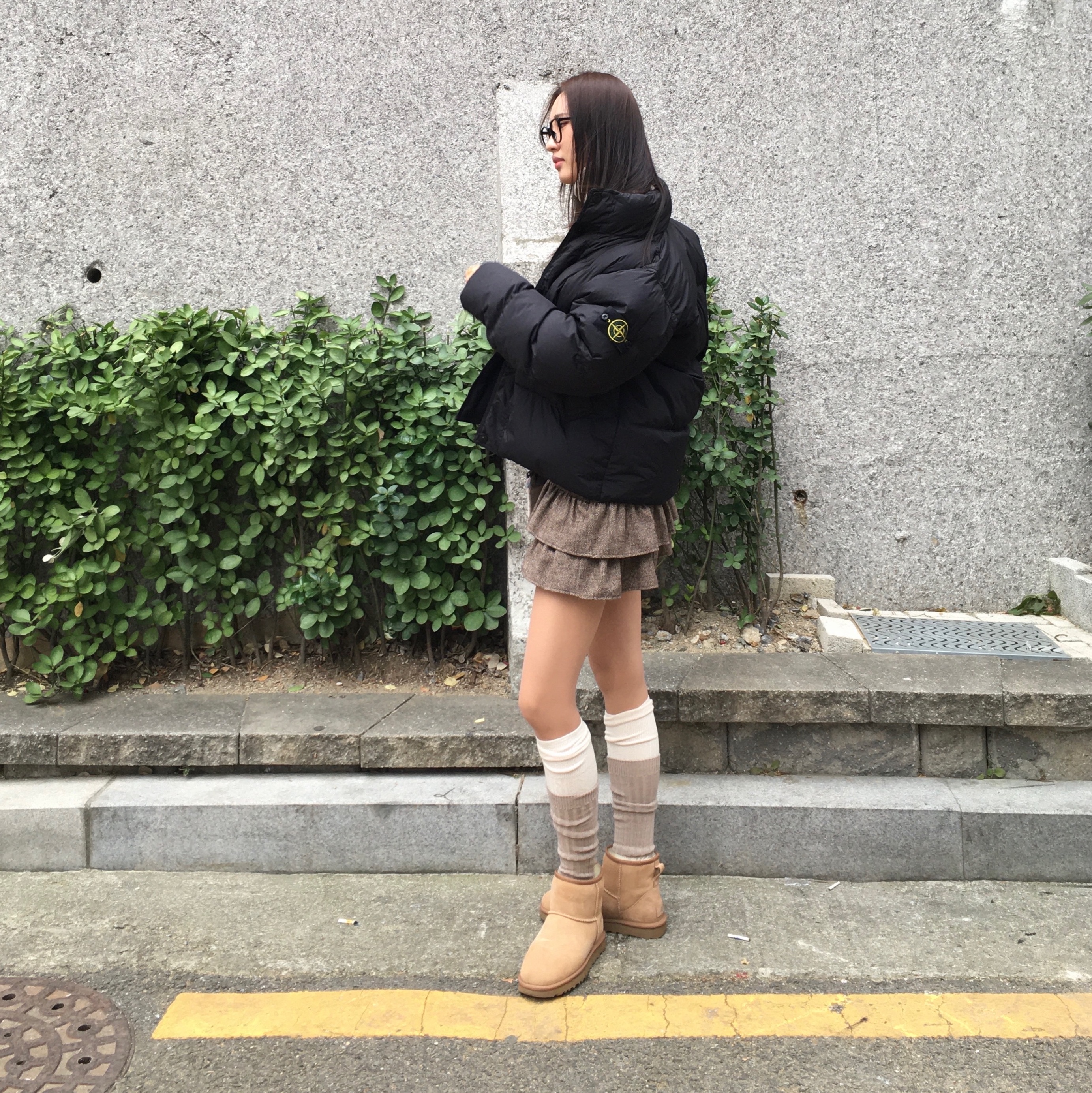 Stone Island 4100010 Crinkle Reps NY Recycled Nylon Down Jacket with Wind Resistant Black - 25FW, (W) UGG Classic Mini II Boots Chestnut 착용 스타일 - 1