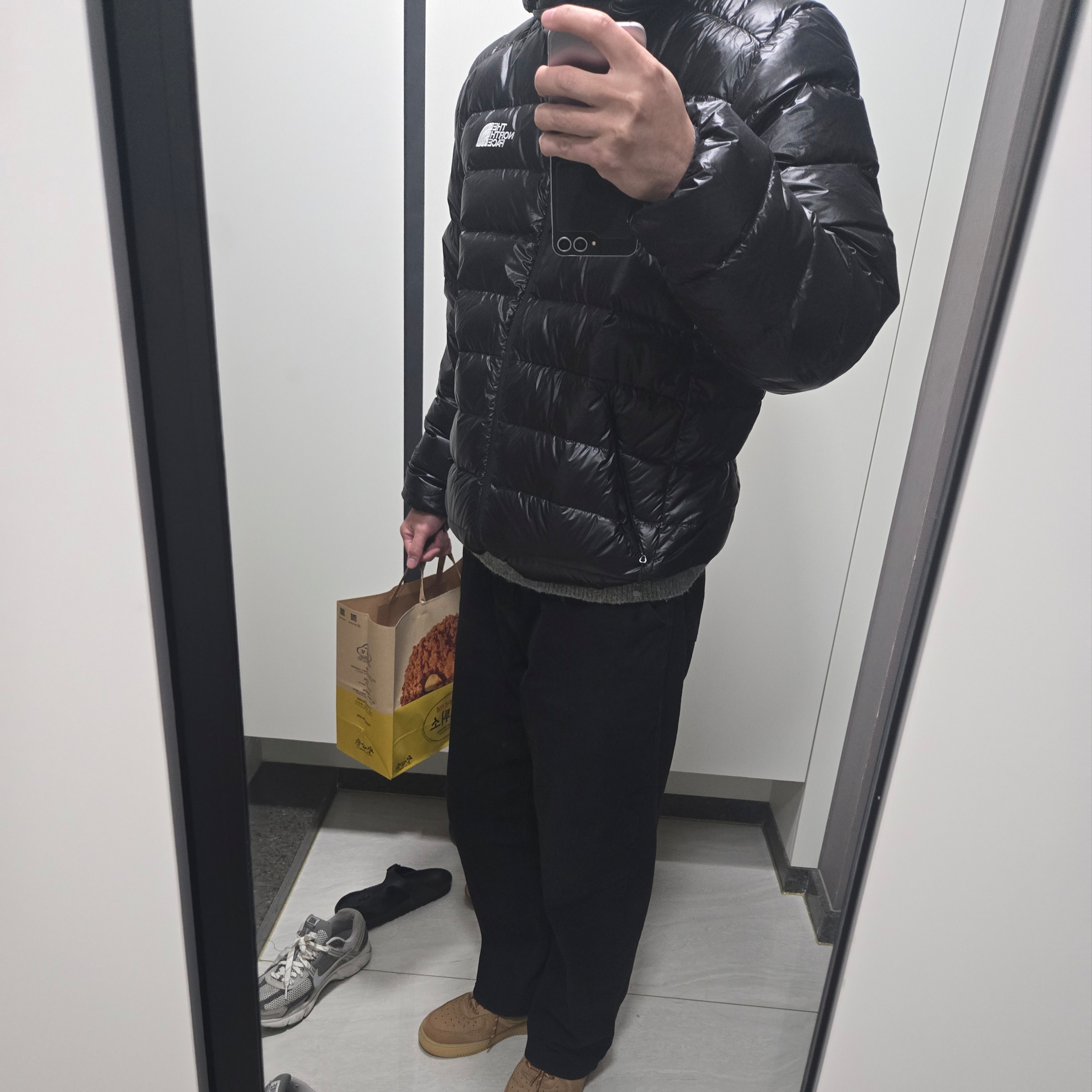 The North Face Matier EX RDS Down Hoodie Black, Nike Air Force 1 '07 WB Flax 착용 스타일