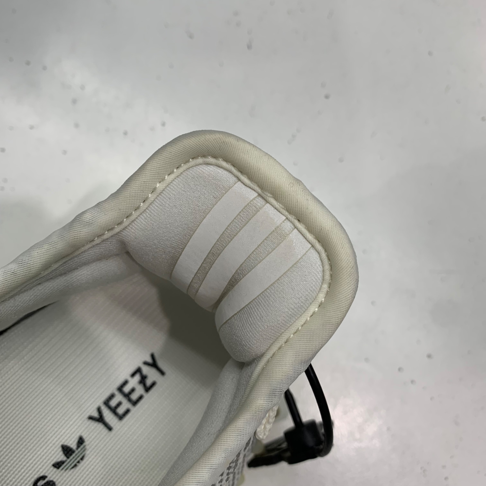 아디다스 이지 부스트 350 V2 스태틱 - 논리플렉티브 2018 | KREAM