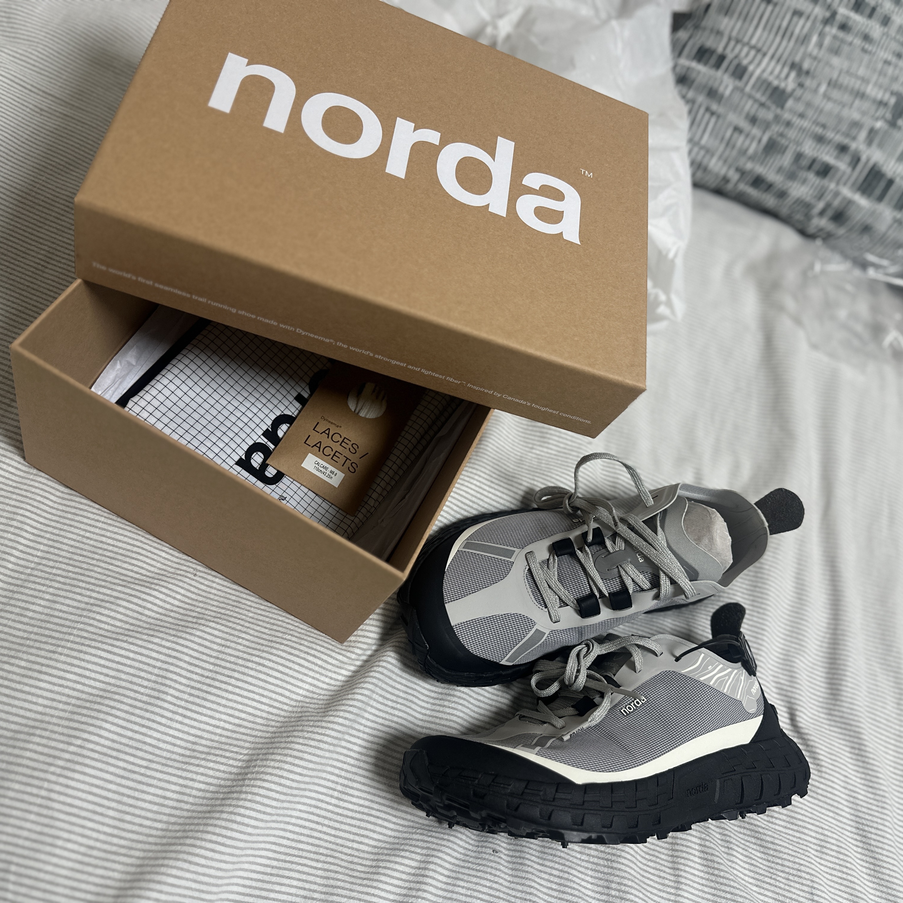 Norda 001A Pewter, (W) Norda 001/A Stealth Black 착용 스타일 - 1