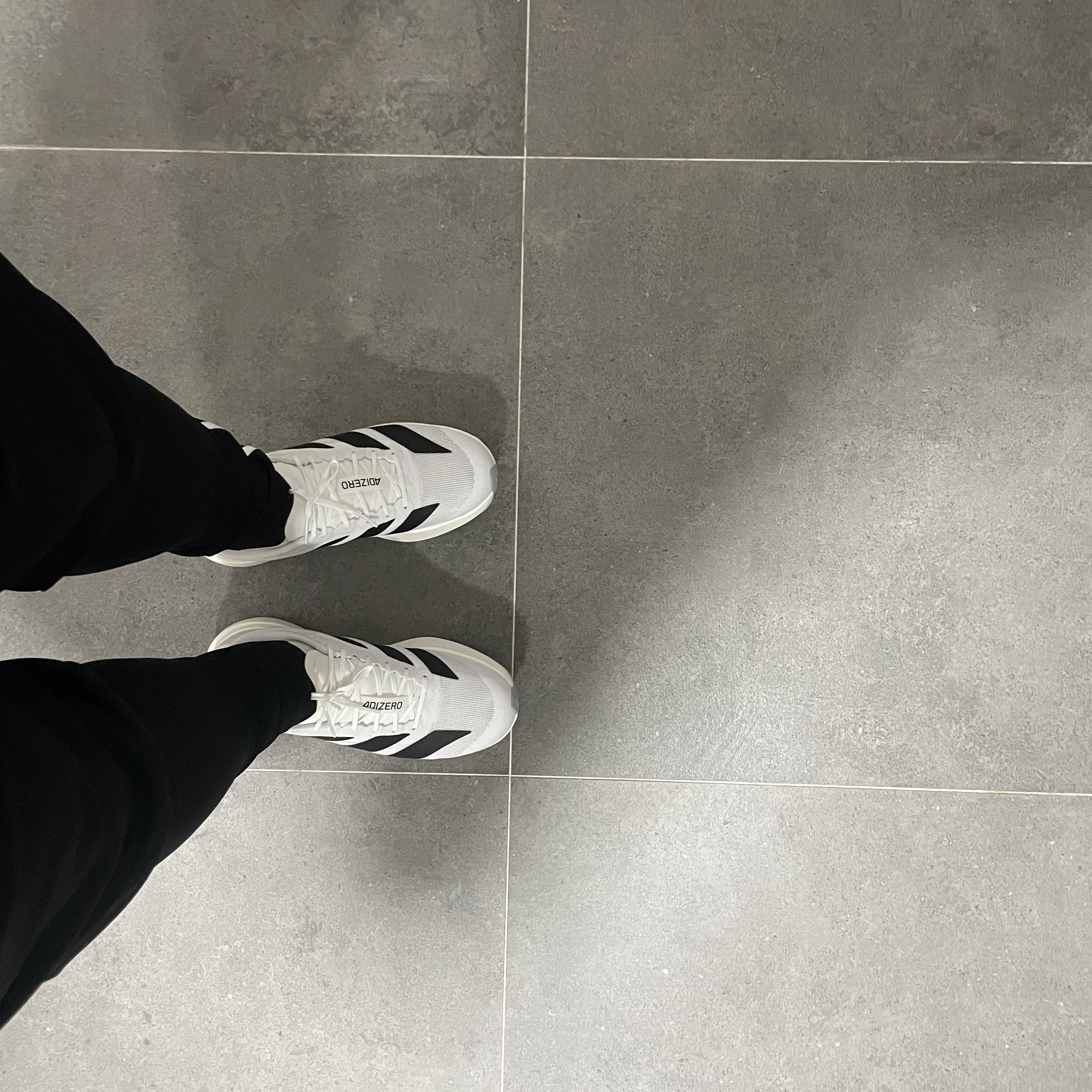 Adidas Adizero EVO SL Cloud White Core Black 착용 스타일