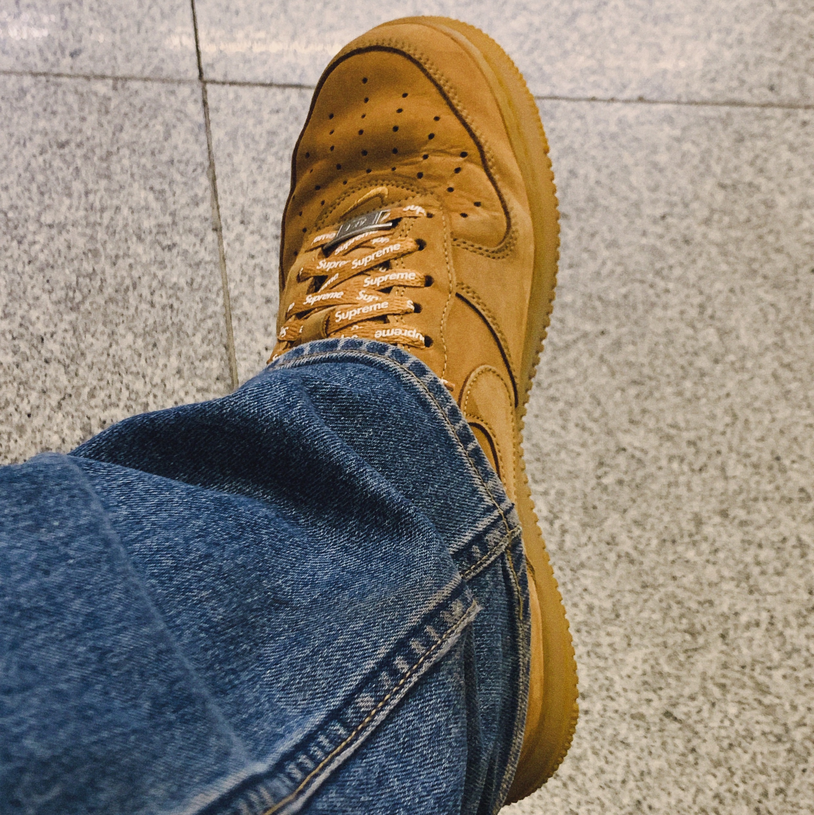 Nike x Supreme Air Force 1 Low Flax 착용 스타일