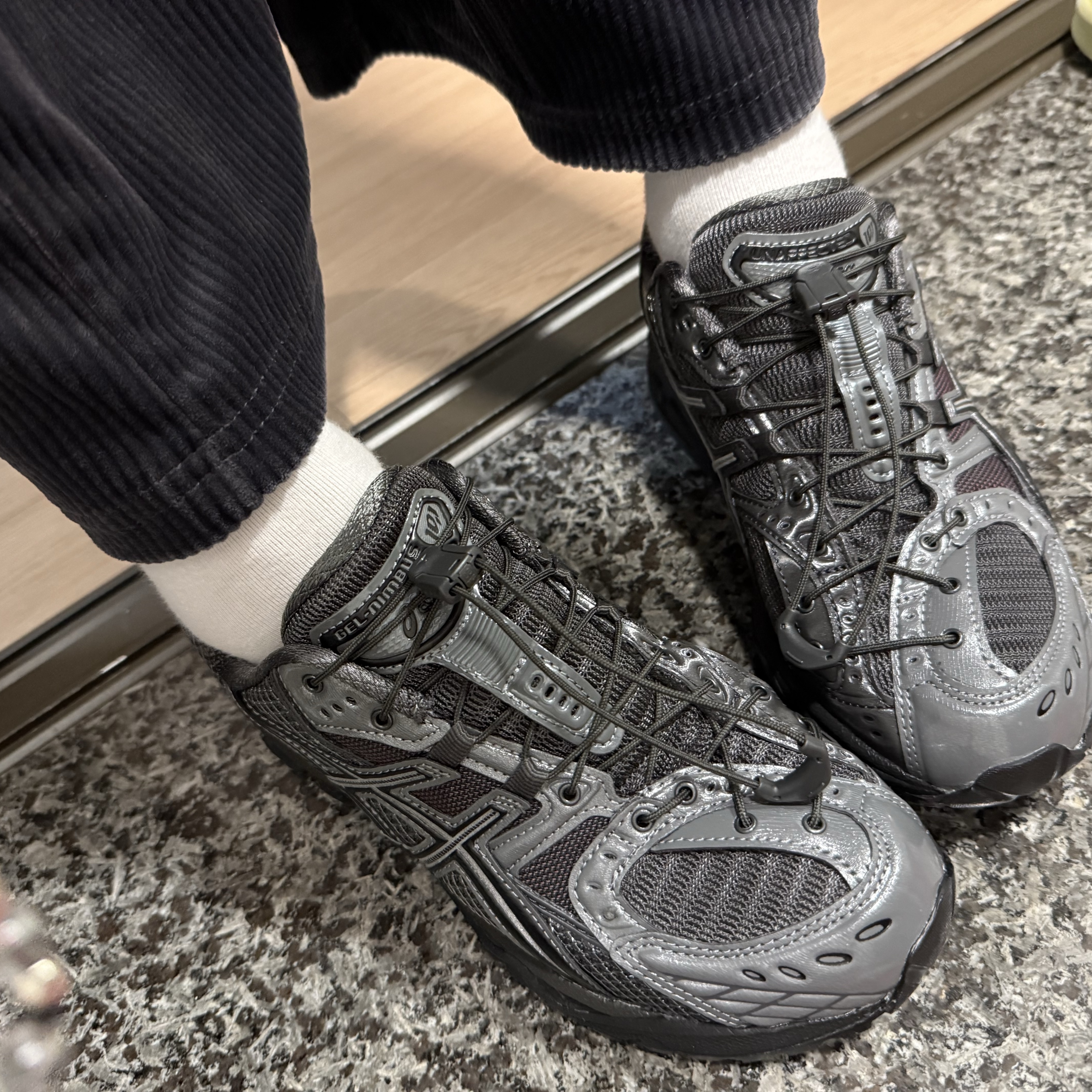 Asics x Unaffected Gel-Nimbus 10.1 Gunmetal Black 착용 스타일