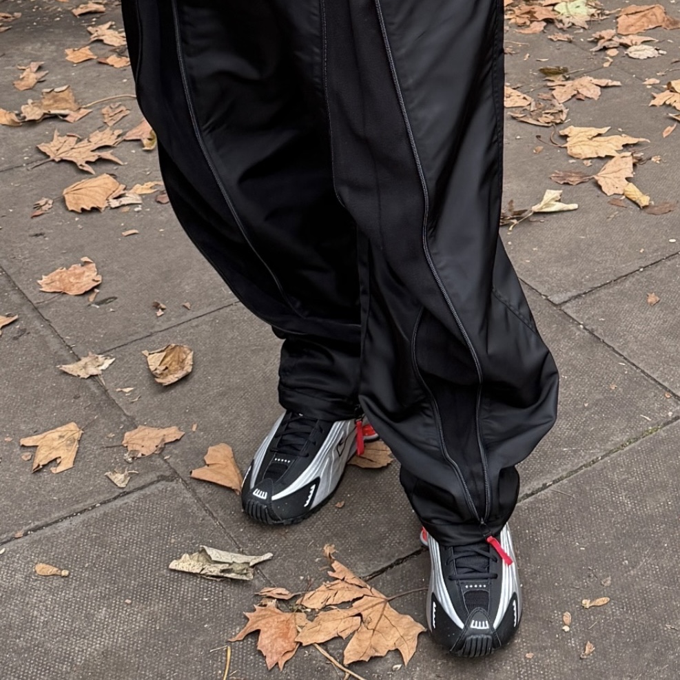Nike Shox R4 Metallic Silver Red 착용 스타일