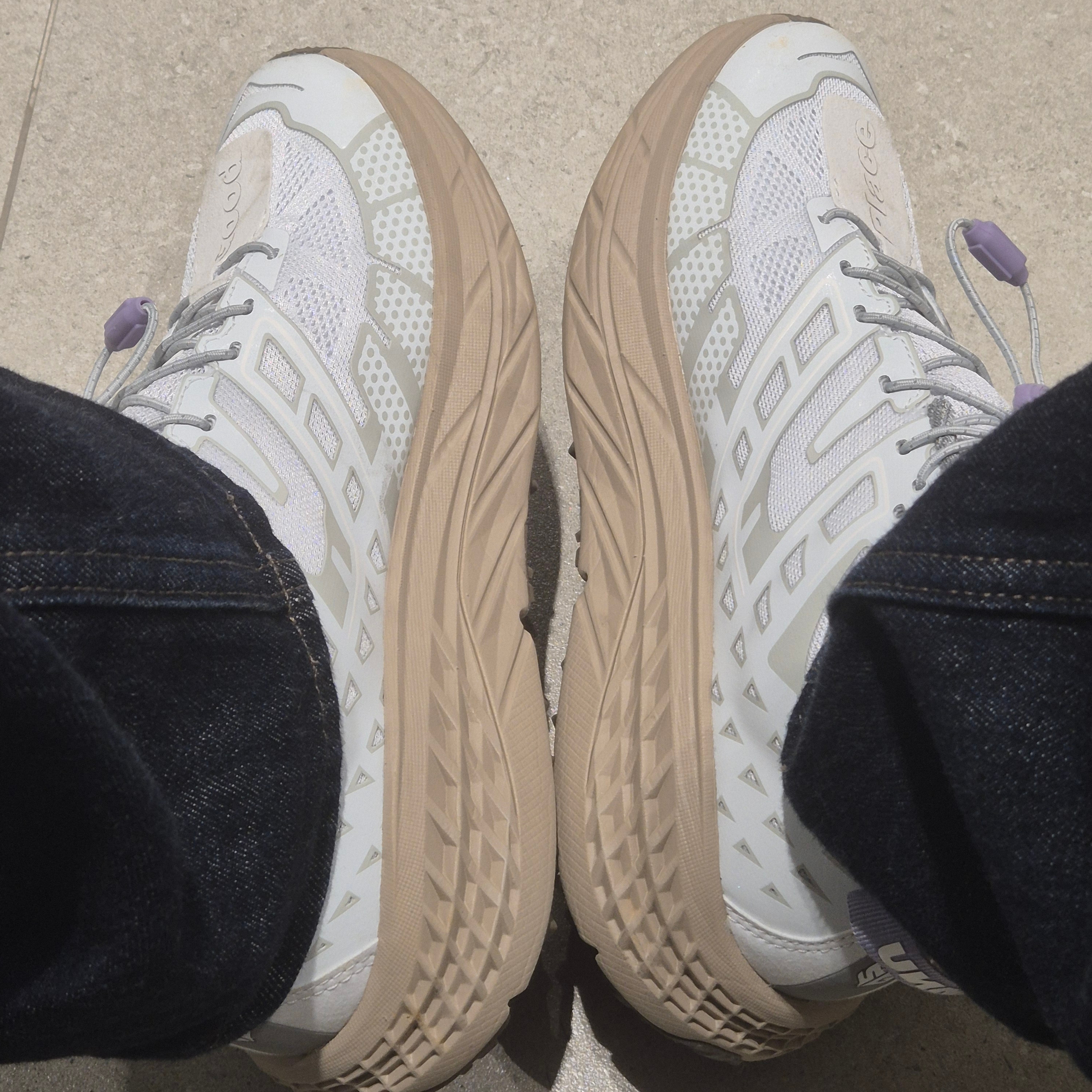 Hoka x Unna Speedgoat 2 Sea Ice Cosmic Grey 착용 스타일