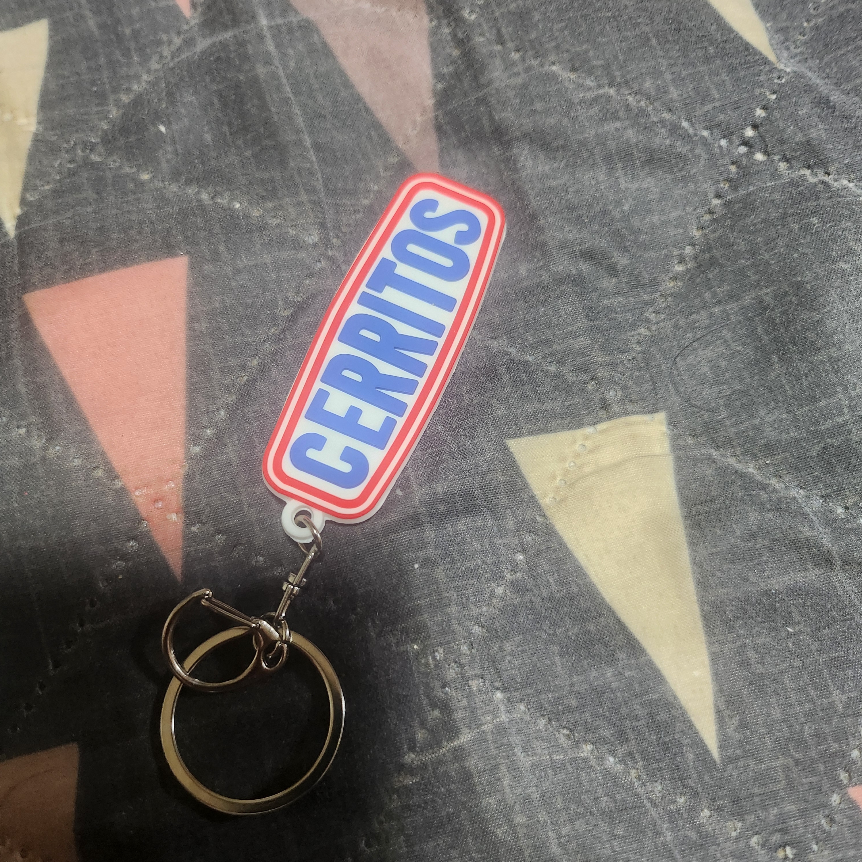 Hotel Cerritos Candy Silicone Key Ring Red 착용 스타일