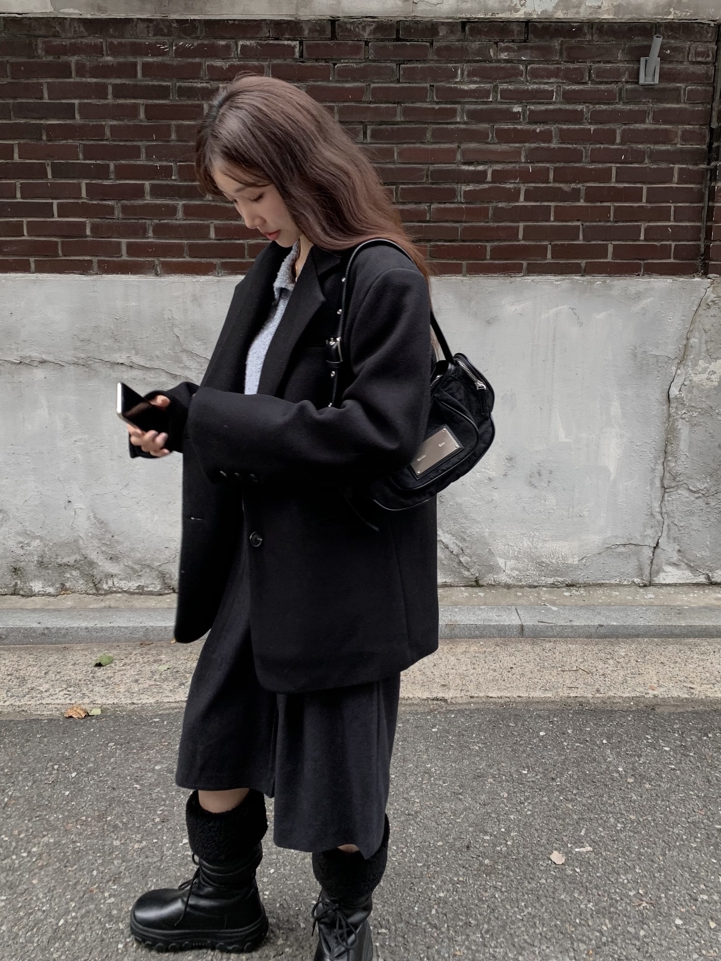 Matin Kim Madeleine Round Bag Black 착용 스타일 - 1