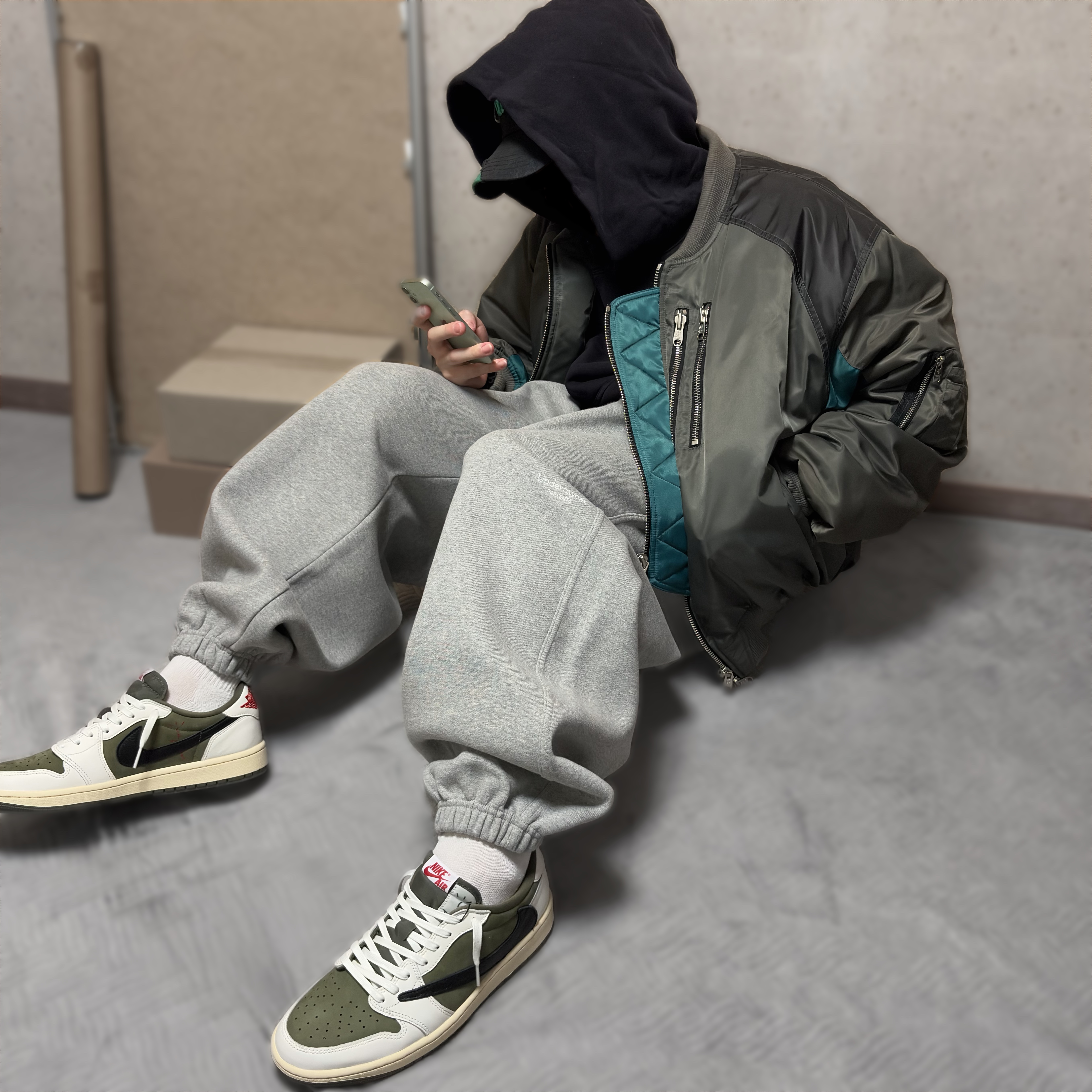 Undermycar Mu.03 Anti Fxxking Logo Play Oversized Sweat Jogger Melange Gray, Undermycar Garga Gashutein 6 Placket Twin Zip Bomber Turquoise - 24SS 착용 스타일