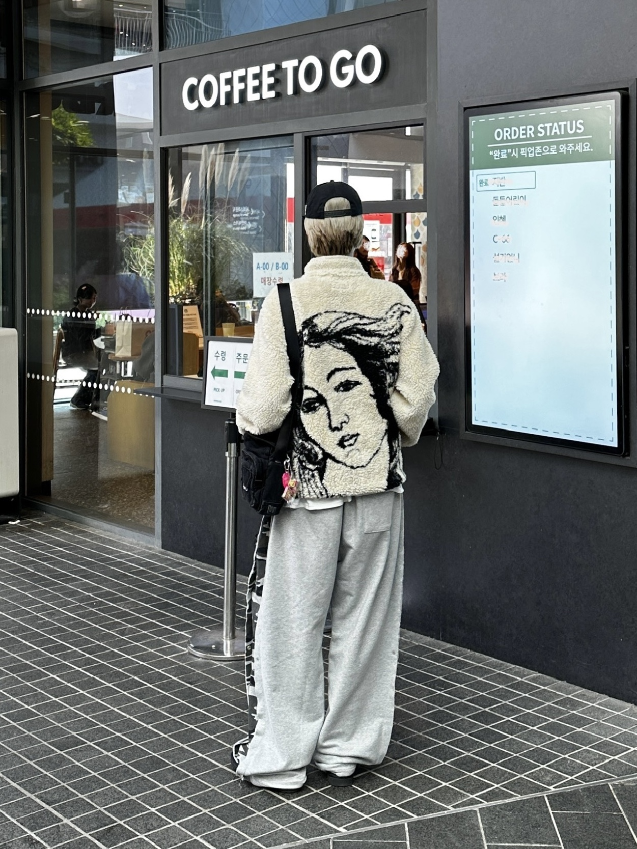 Stussy Venus Jacquard Sherpa Jacket Natural, Stussy Chenille S Low Pro Cap Black 착용 스타일 - 1