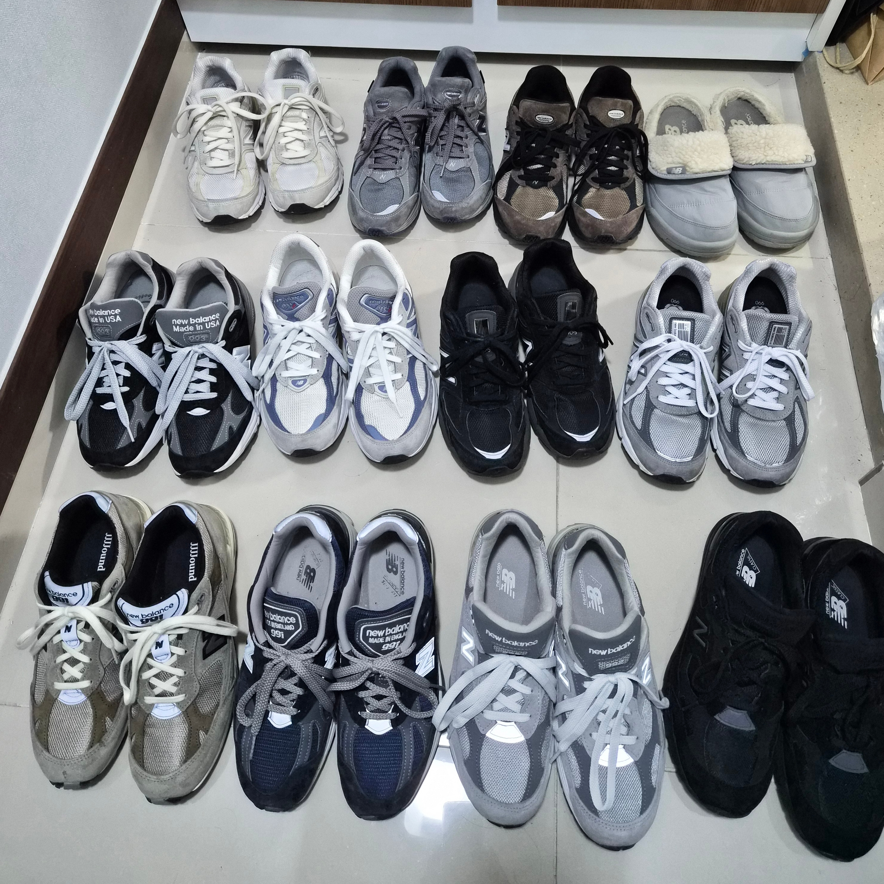 New Balance 990v6 Made in USA Gray Suede, New Balance 990v5 Made in USA Black - D Standard 착용 스타일
