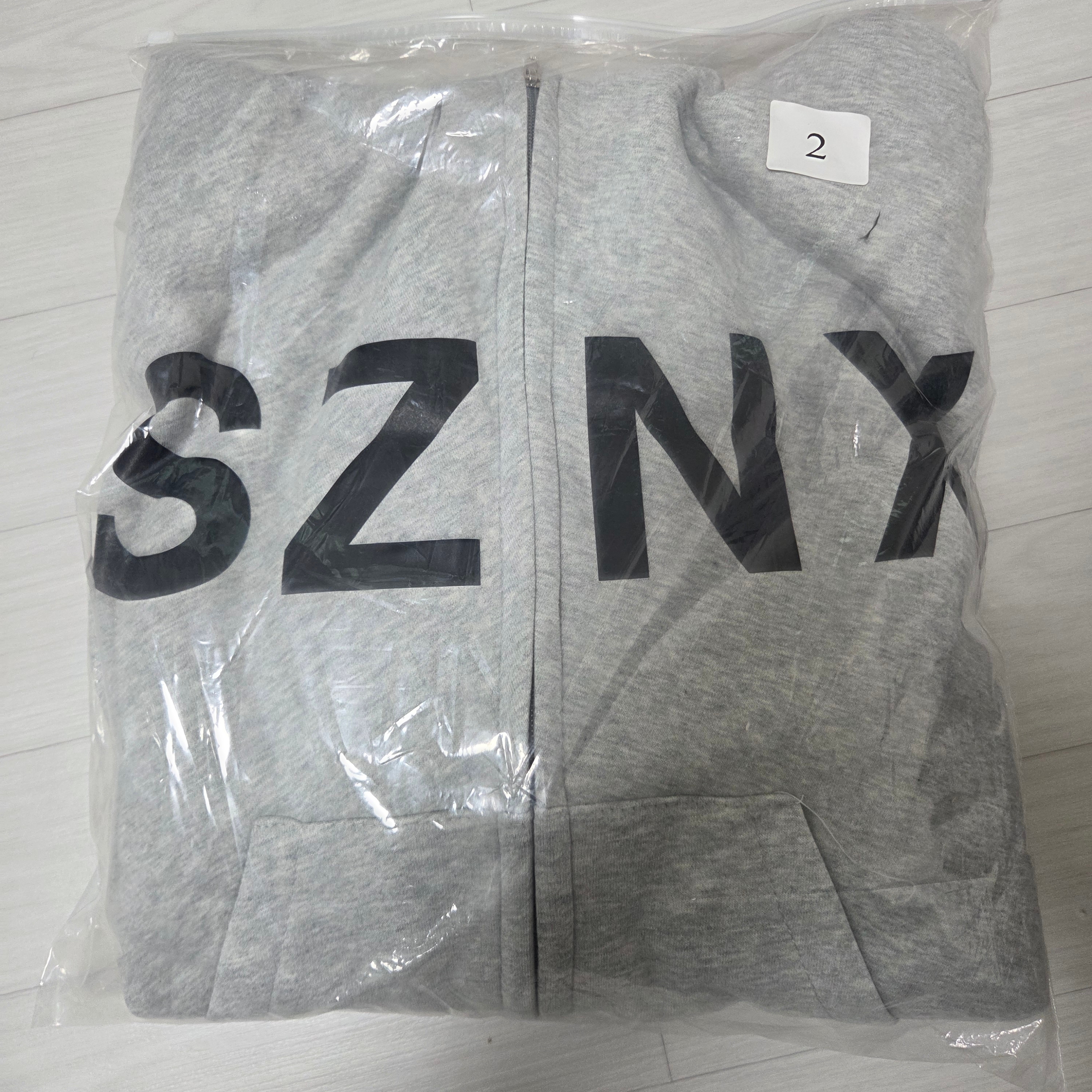 Yeezy HD-10 Grey - Korea Limited 착용 스타일