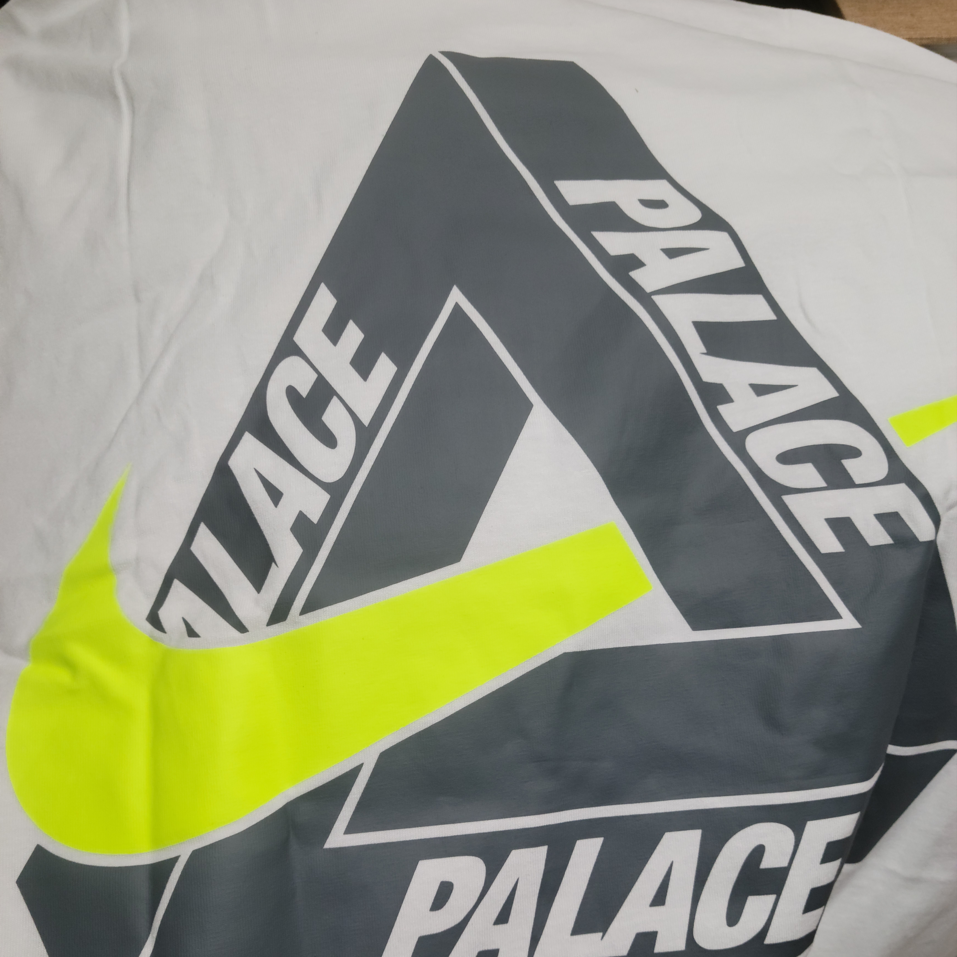 Palace x Nike Tri Swoosh T-Shirt White - 25FW 착용 스타일